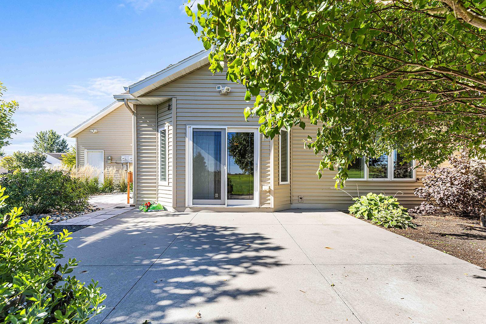 2007 single family home for sale at 812 S 36th Street S in Moorhead, MN — 4 bed, 3 bath (photo 46 of 58)