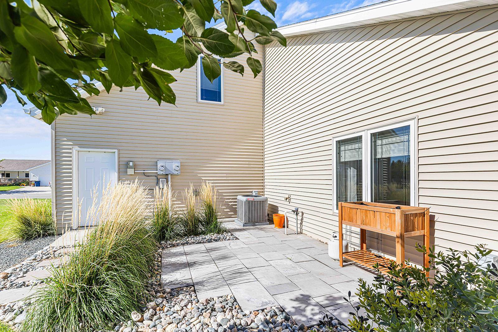 2007 single family home for sale at 812 S 36th Street S in Moorhead, MN — 4 bed, 3 bath (photo 49 of 58)
