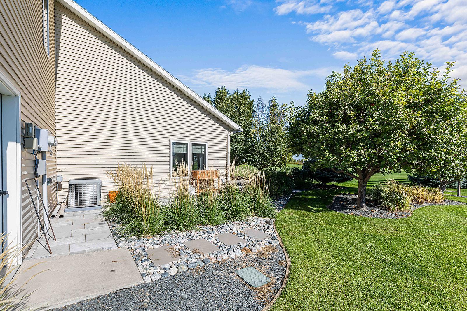 2007 single family home for sale at 812 S 36th Street S in Moorhead, MN — 4 bed, 3 bath (photo 50 of 58)