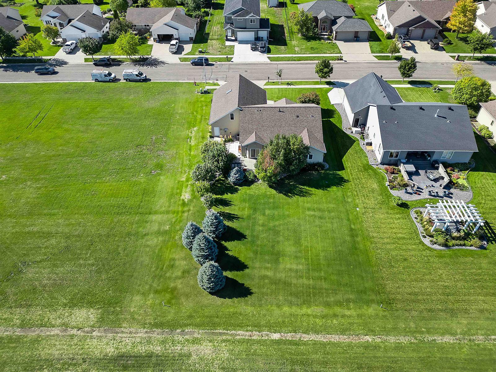 2007 single family home for sale at 812 S 36th Street S in Moorhead, MN — 4 bed, 3 bath (photo 54 of 58)