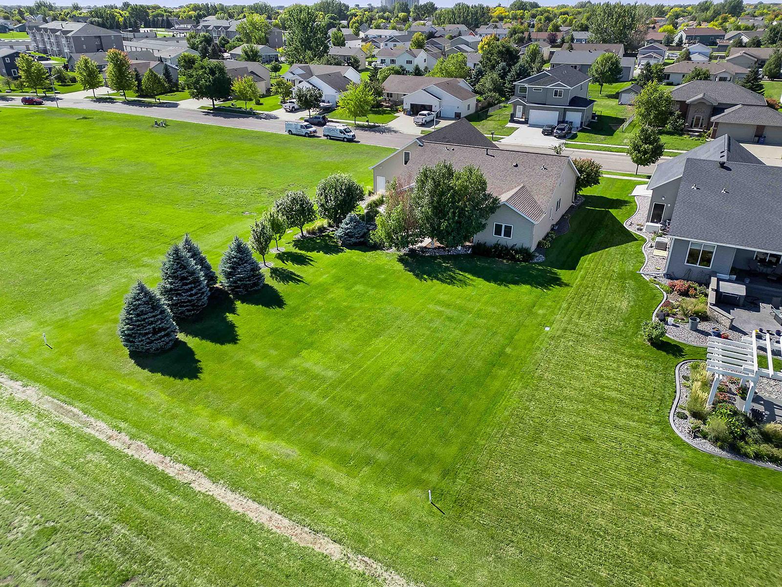 2007 single family home for sale at 812 S 36th Street S in Moorhead, MN — 4 bed, 3 bath (photo 58 of 58)