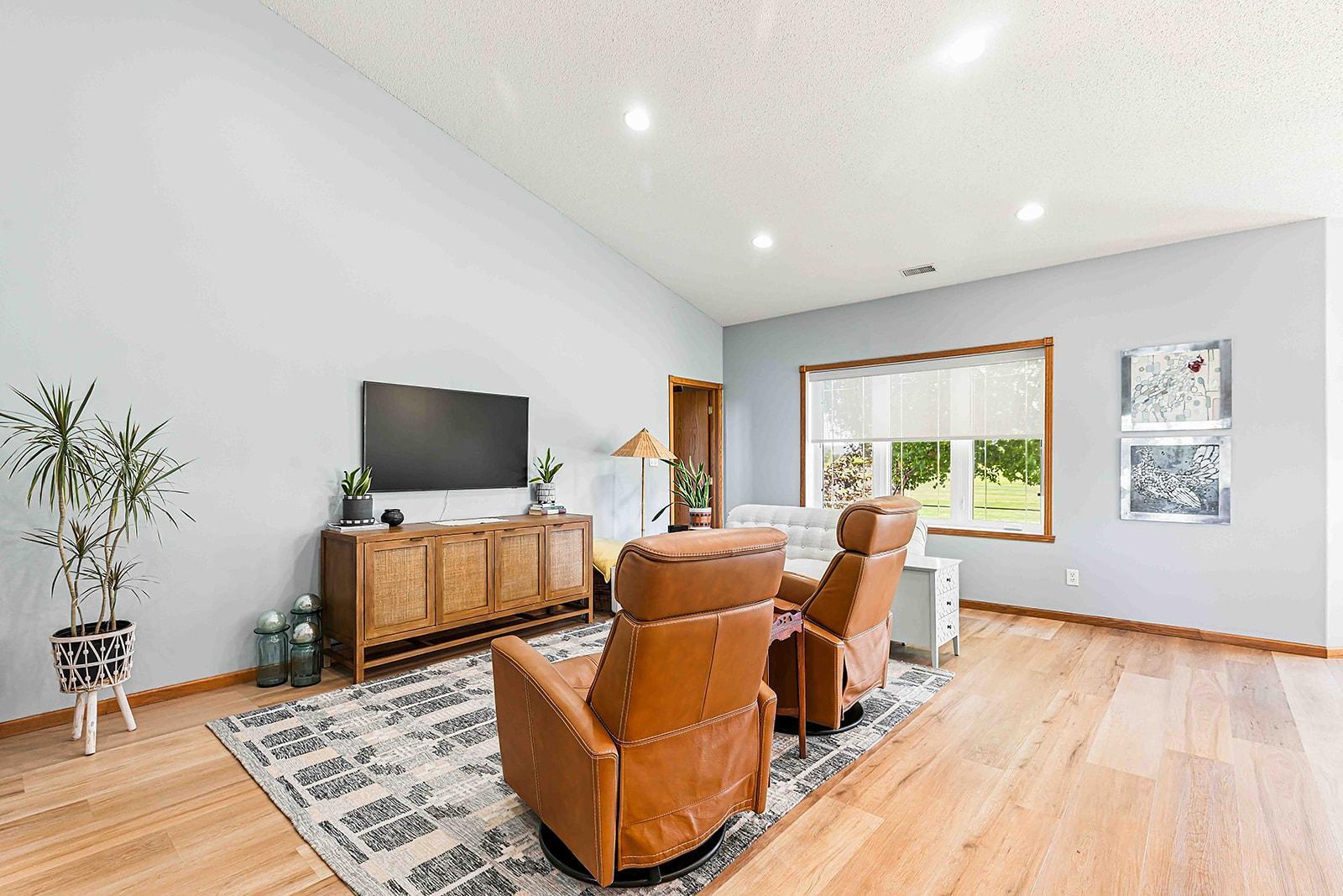 2007 single family home for sale at 812 S 36th Street S in Moorhead, MN — 4 bed, 3 bath (photo 8 of 58)