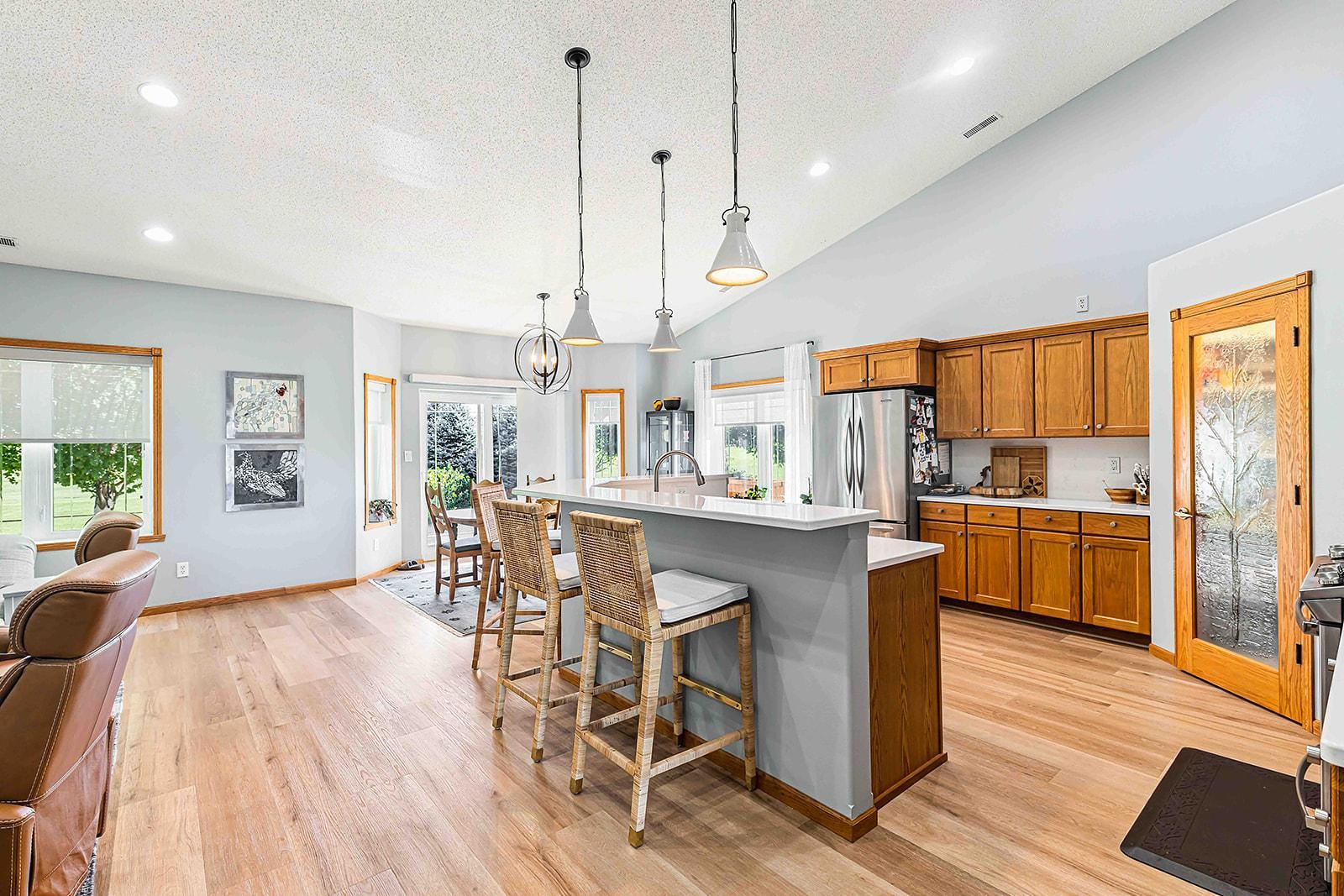 2007 single family home for sale at 812 S 36th Street S in Moorhead, MN — 4 bed, 3 bath (photo 9 of 58)