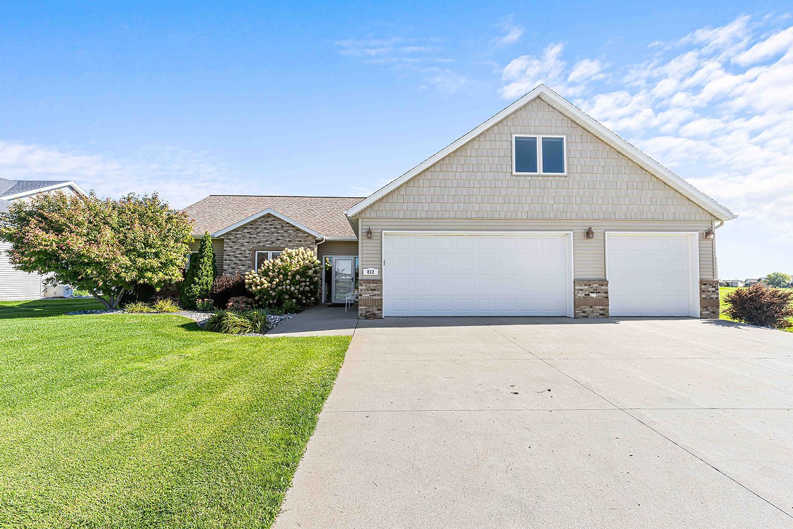 2007 single family home for sale at 812 S 36th Street S in Moorhead, MN — 4 bed, 3 bath