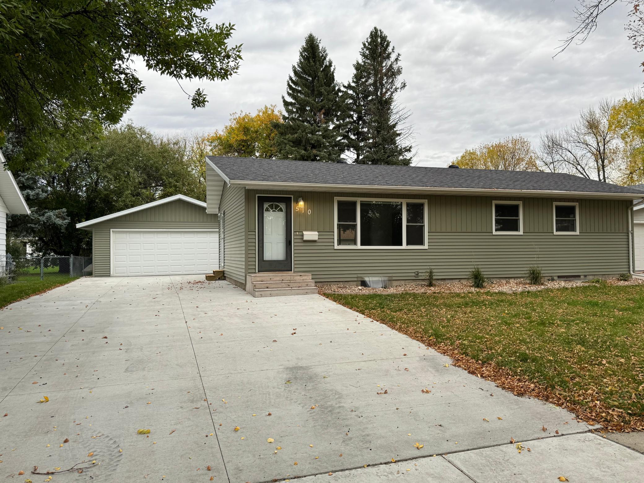 single family home for sale at 510 Birch Lane in Moorhead, MN — 4 bed, 2 bath