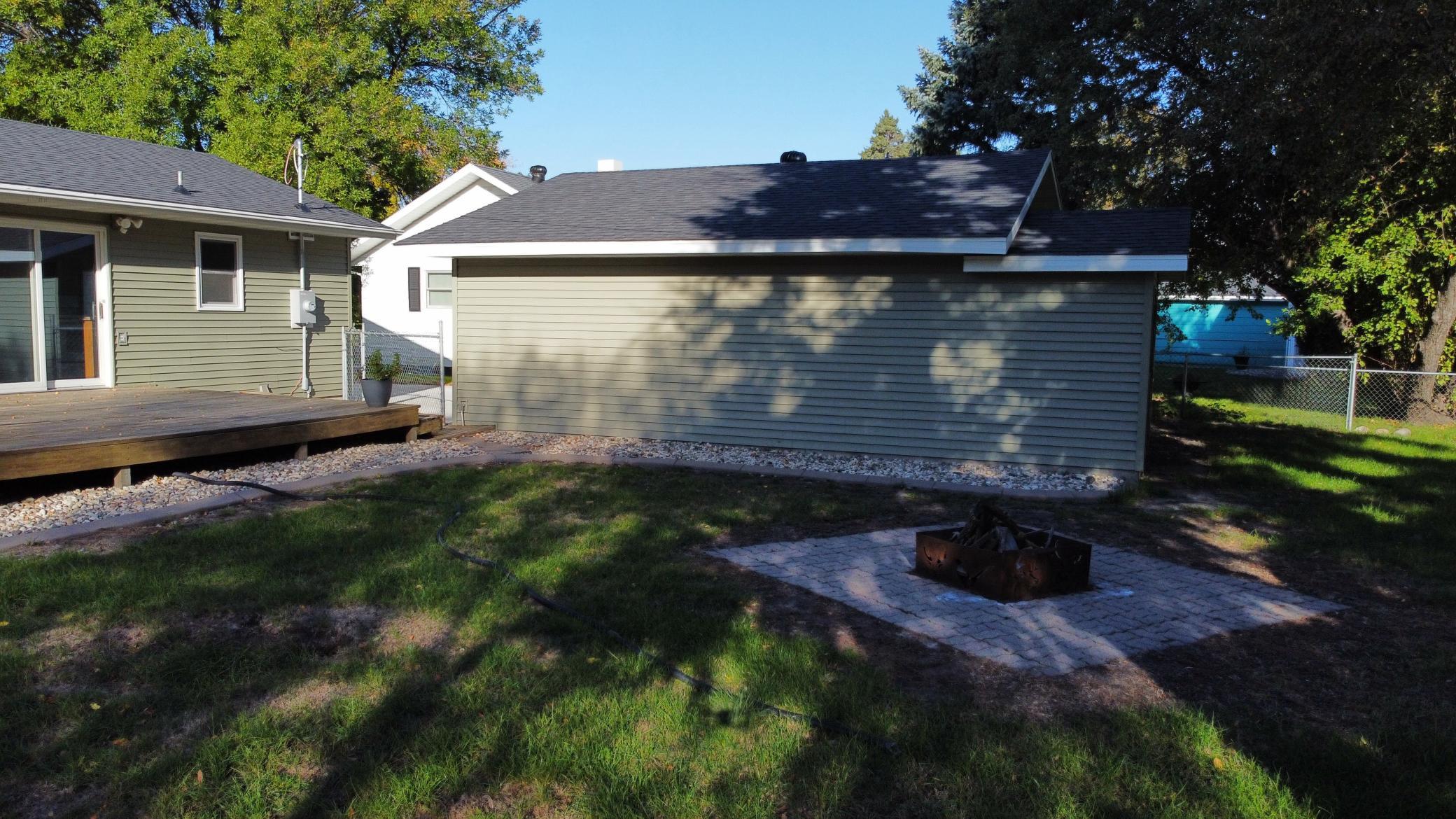 1960 single family home for sale at 510 Birch Lane in Moorhead, MN — 4 bed, 2 bath (photo 25 of 30)