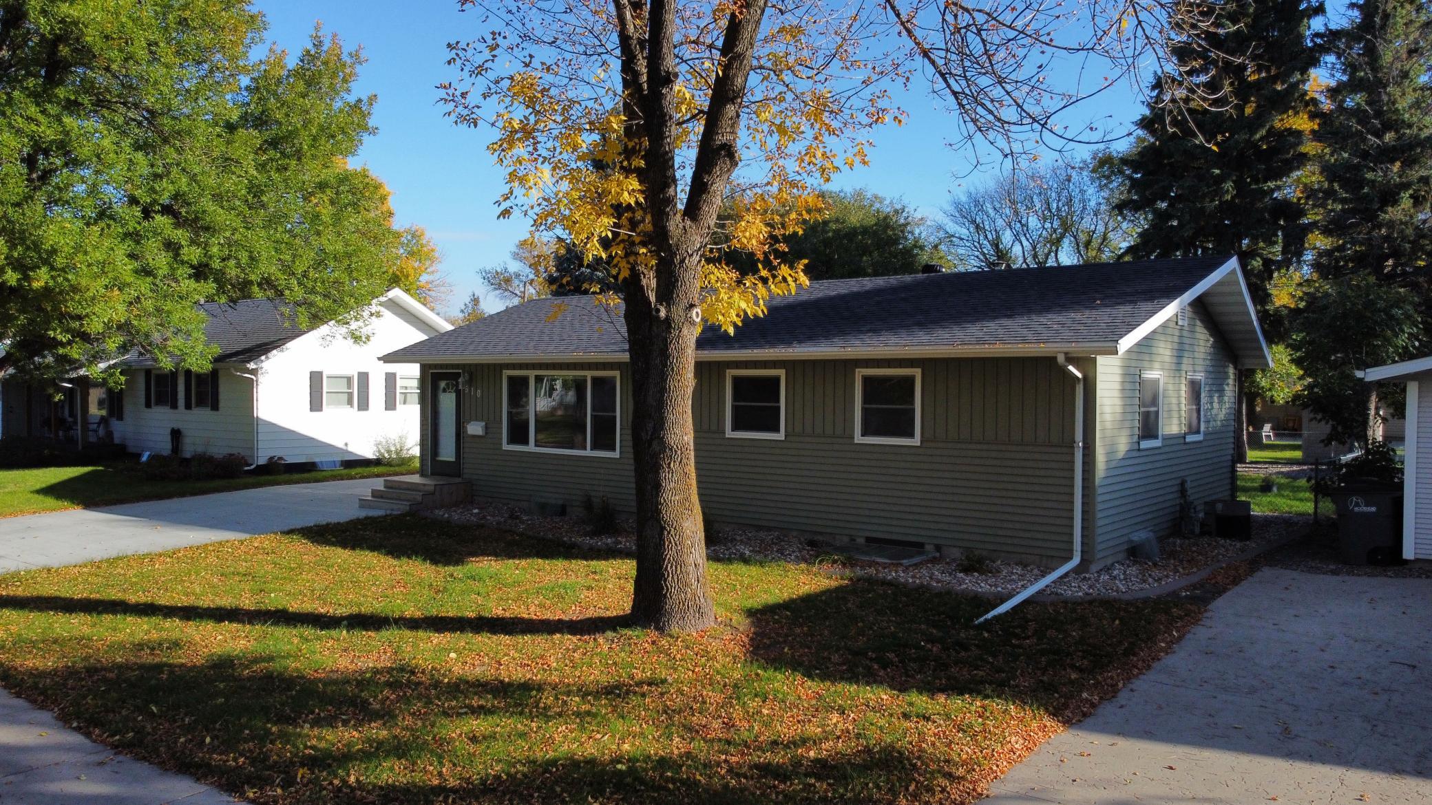 1960 single family home for sale at 510 Birch Lane in Moorhead, MN — 4 bed, 2 bath (photo 6 of 30)