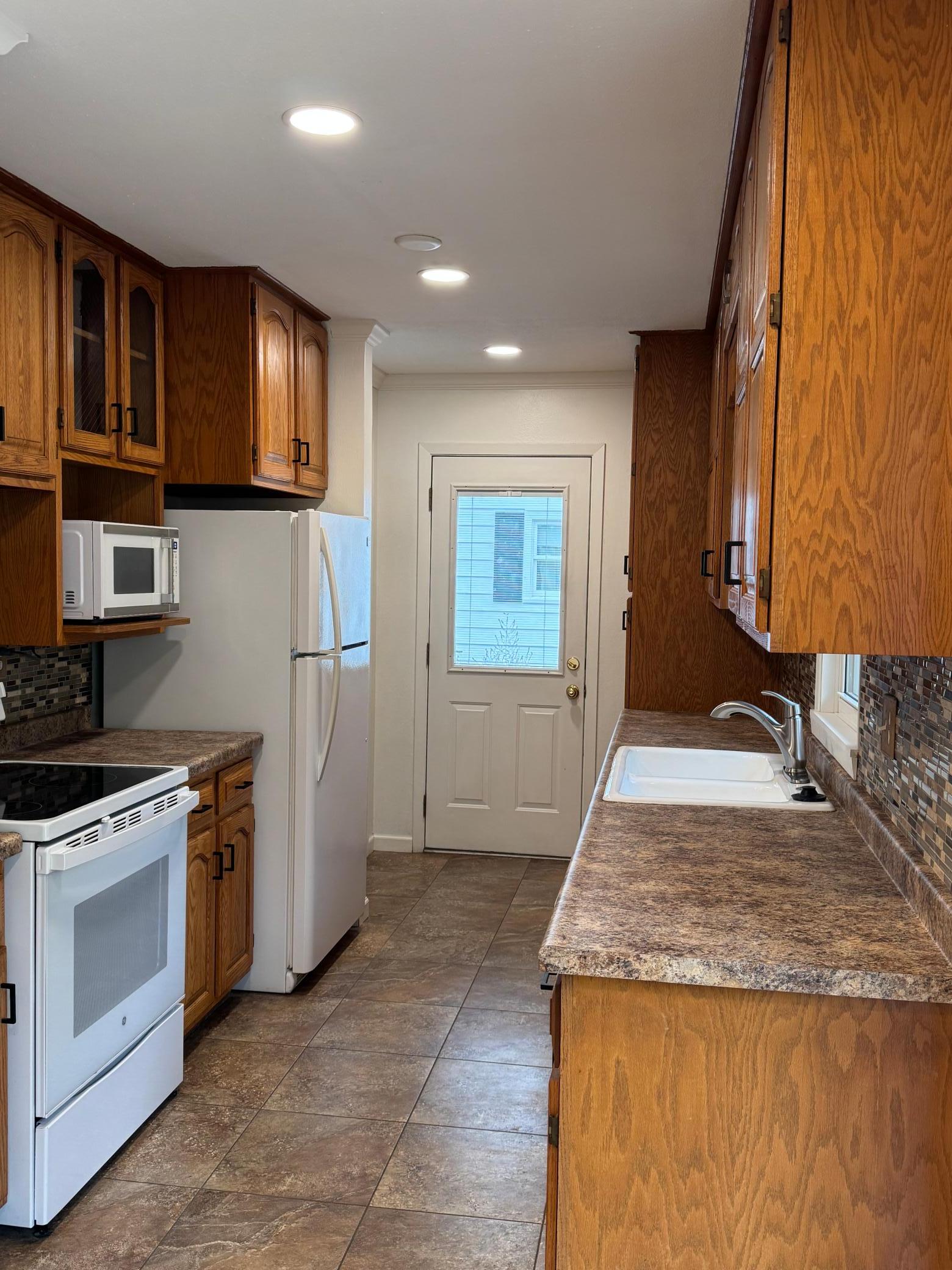1960 single family home for sale at 510 Birch Lane in Moorhead, MN — 4 bed, 2 bath (photo 7 of 30)