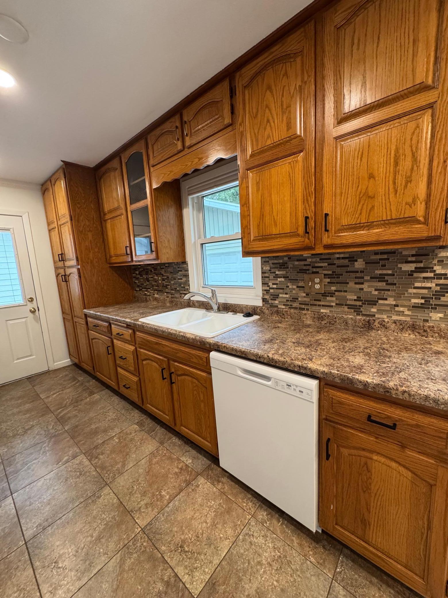1960 single family home for sale at 510 Birch Lane in Moorhead, MN — 4 bed, 2 bath (photo 8 of 30)