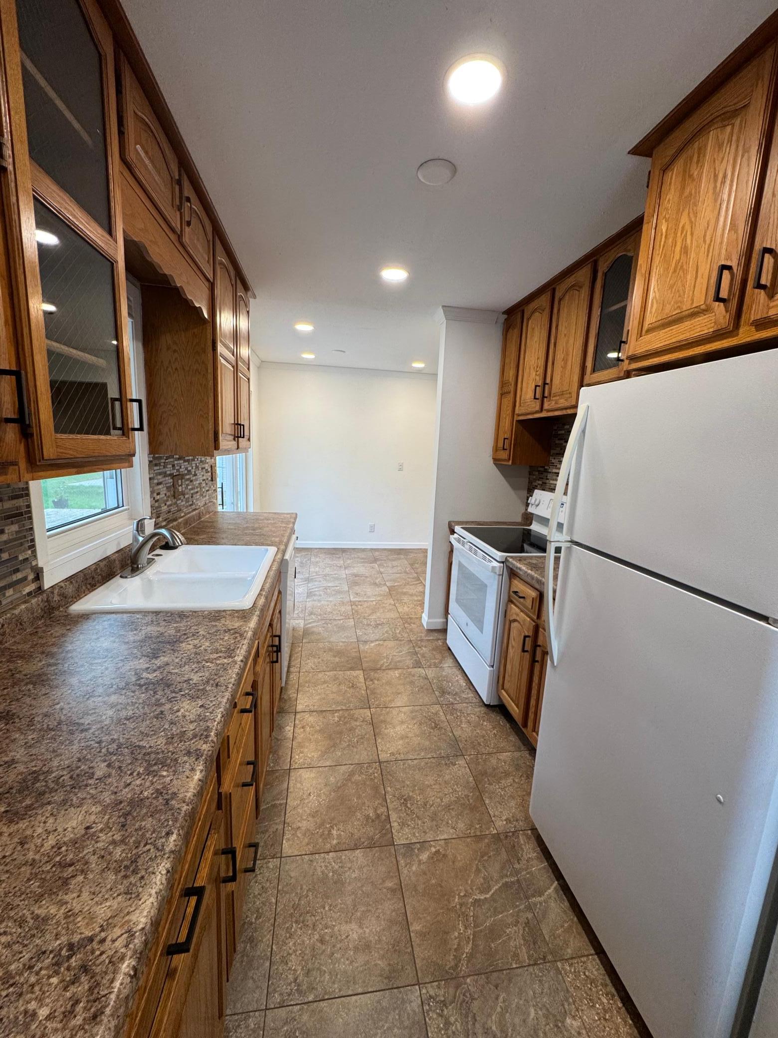 1960 single family home for sale at 510 Birch Lane in Moorhead, MN — 4 bed, 2 bath (photo 9 of 30)
