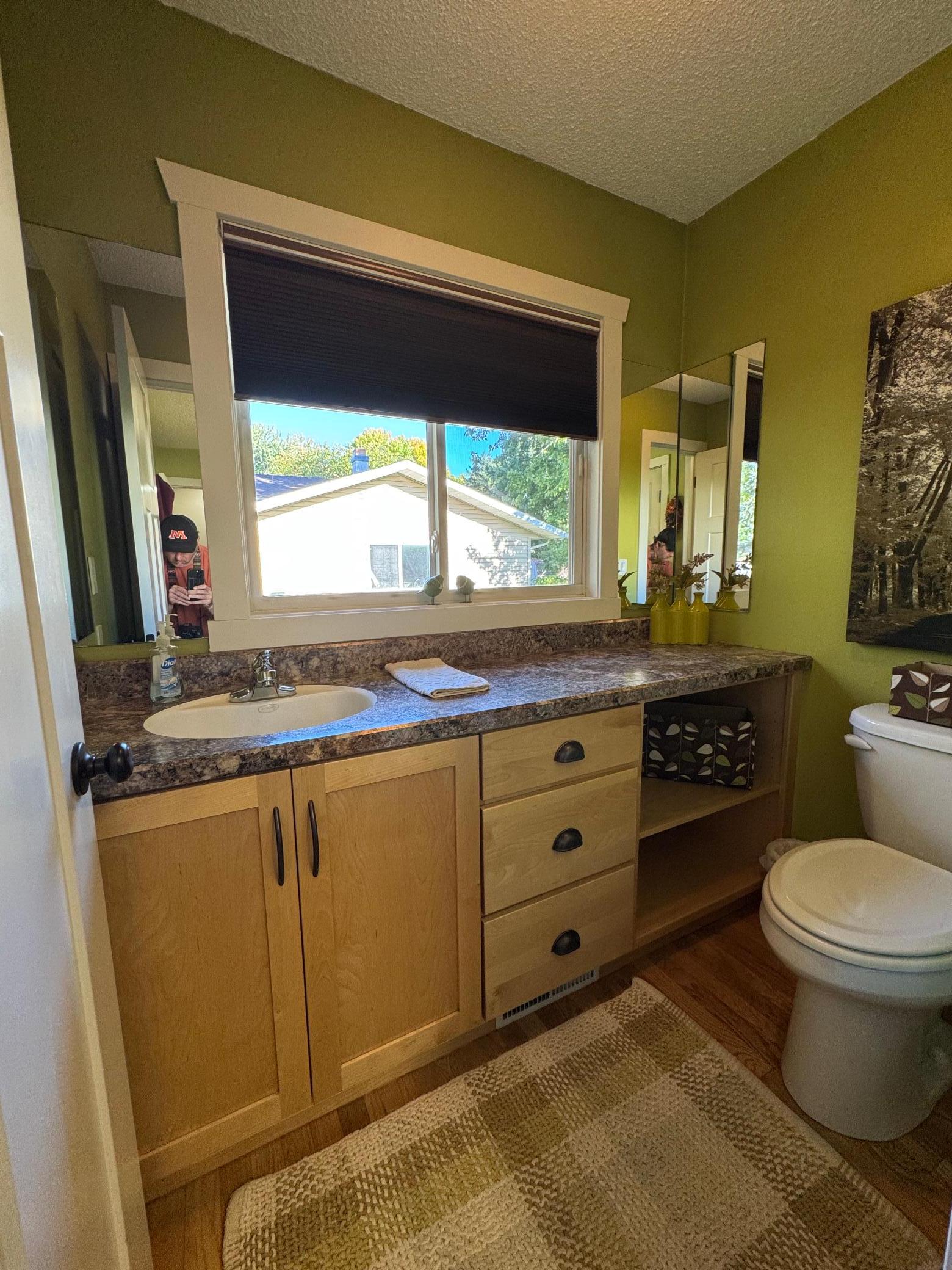 1977 single family home for sale at 101 37th Avenue S in Moorhead, MN — 5 bed, 4 bath (photo 14 of 39)