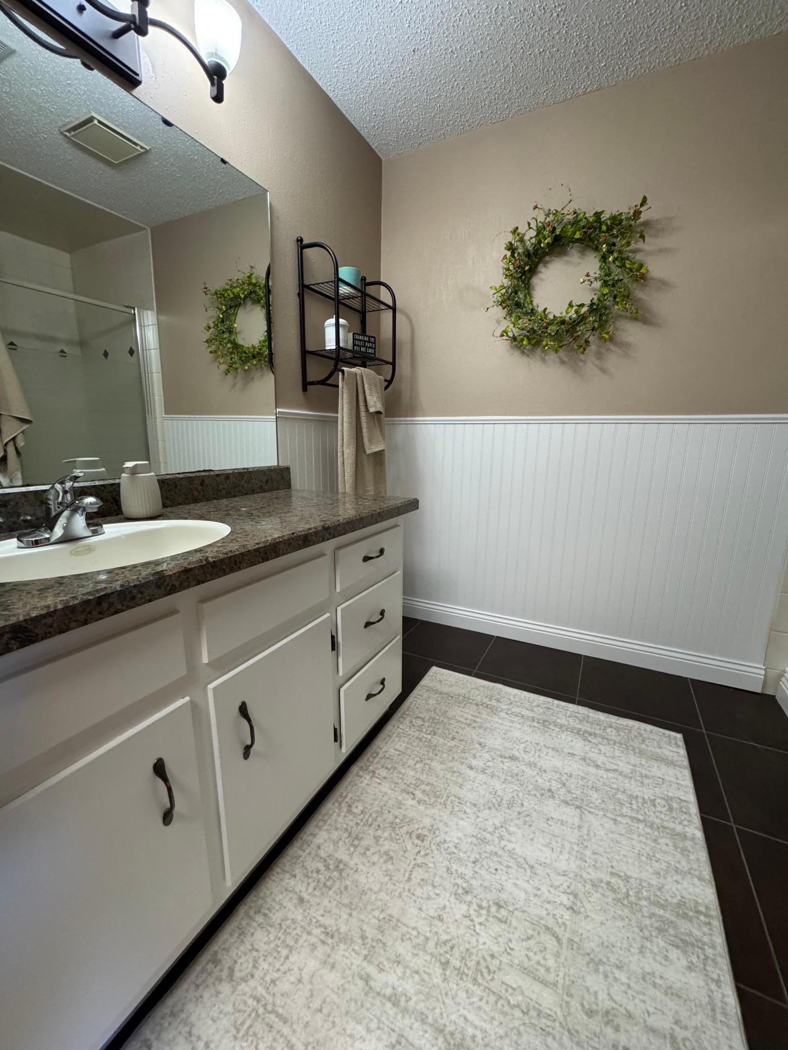 1977 single family home for sale at 101 37th Avenue S in Moorhead, MN — 5 bed, 4 bath (photo 16 of 39)