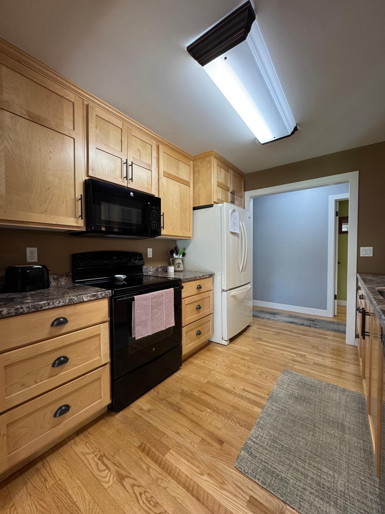 1977 single family home for sale at 101 37th Avenue S in Moorhead, MN — 5 bed, 4 bath (photo 22 of 39)