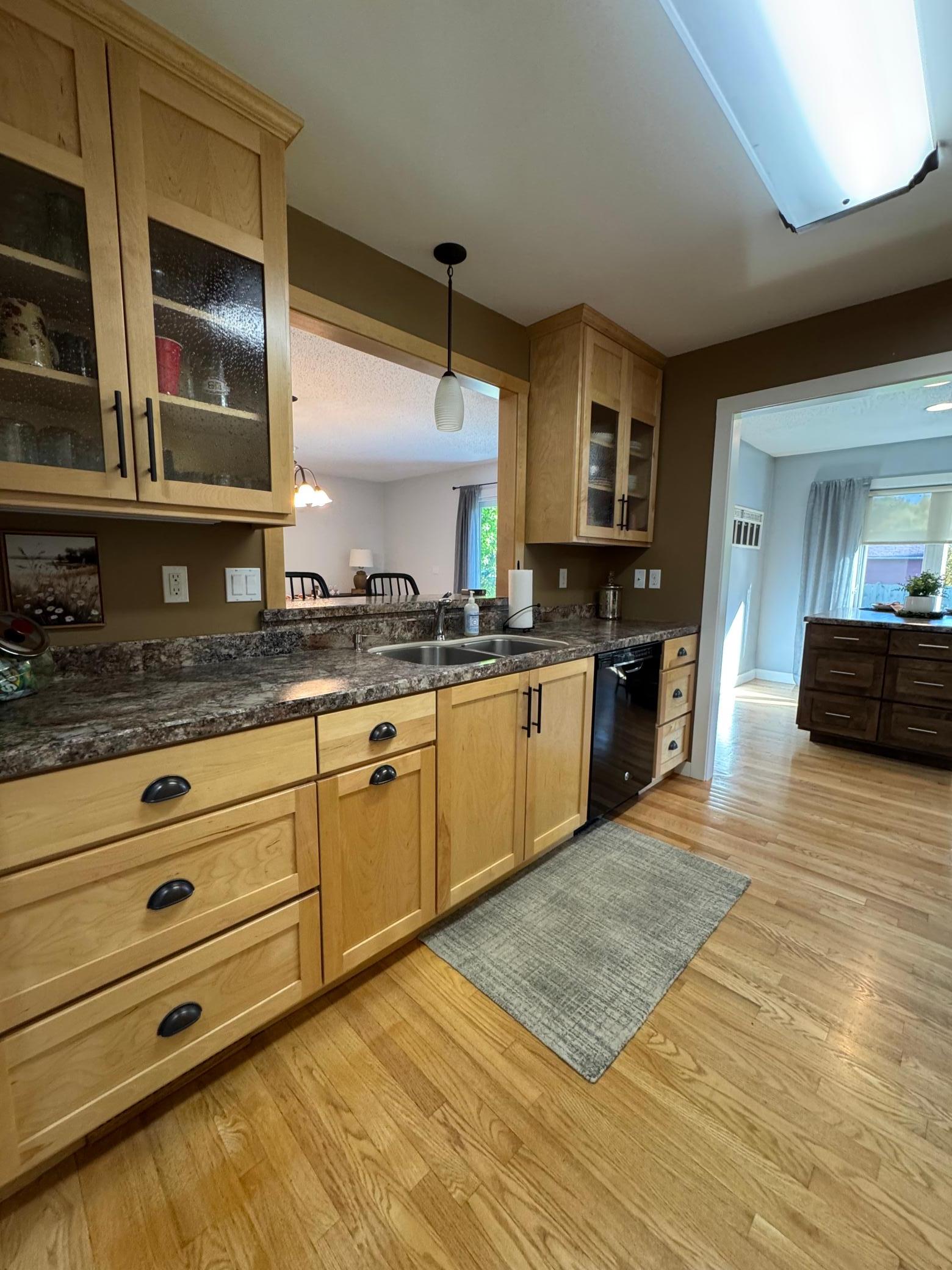 1977 single family home for sale at 101 37th Avenue S in Moorhead, MN — 5 bed, 4 bath (photo 23 of 39)