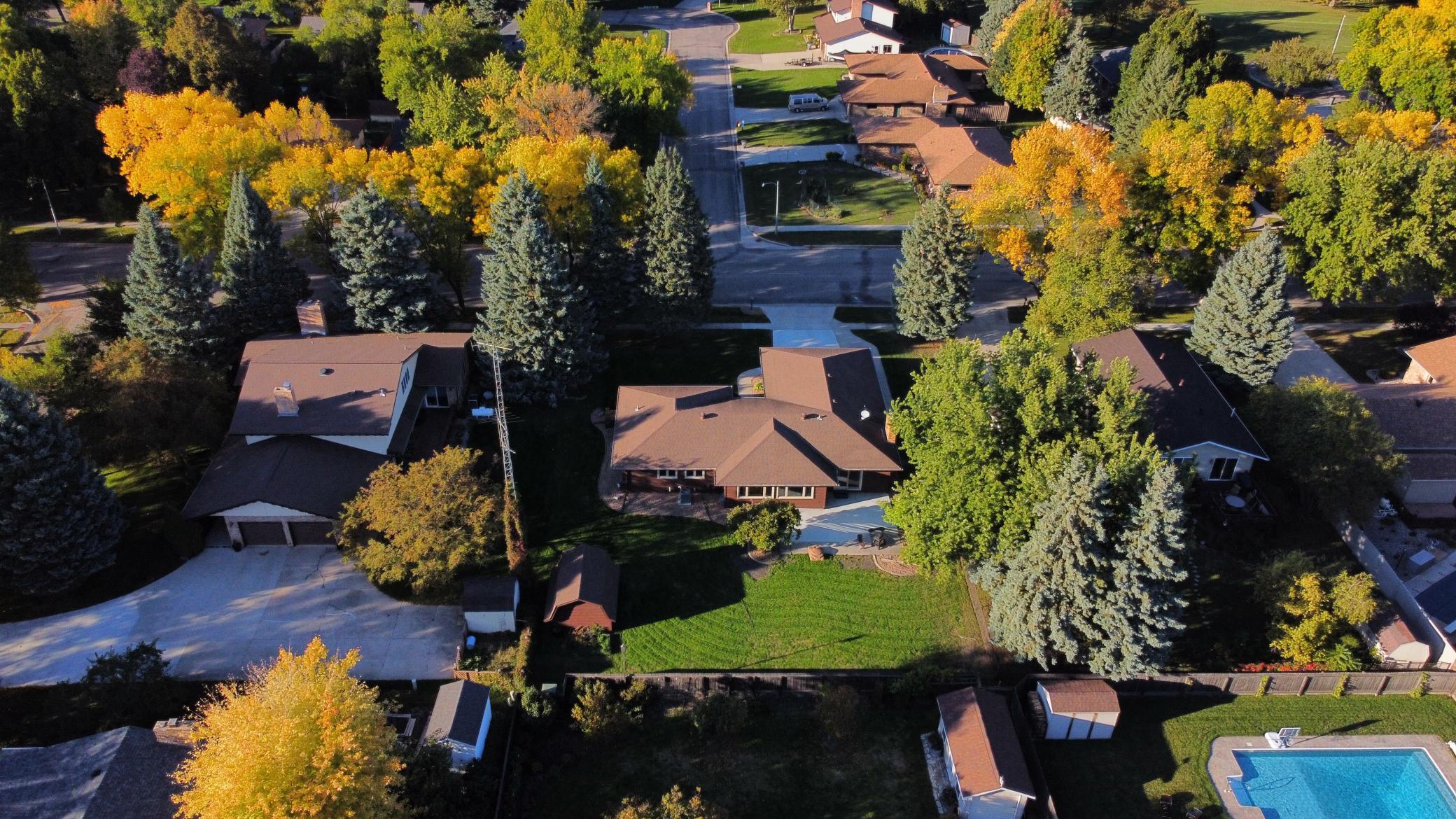 1977 single family home for sale at 101 37th Avenue S in Moorhead, MN — 5 bed, 4 bath (photo 39 of 39)