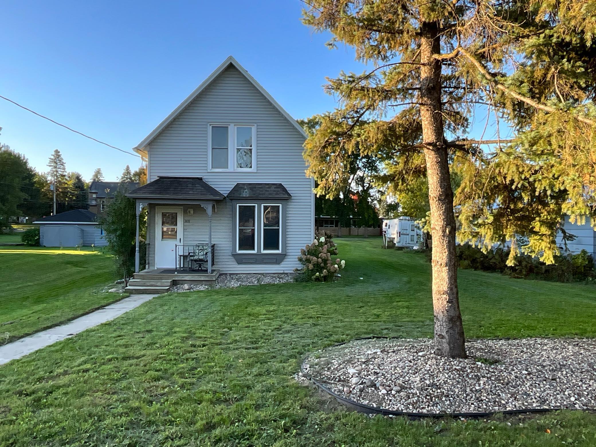 1900 single family home for sale at 309 W Nokomis Street in Osakis, MN — 3 bed, 1 bath