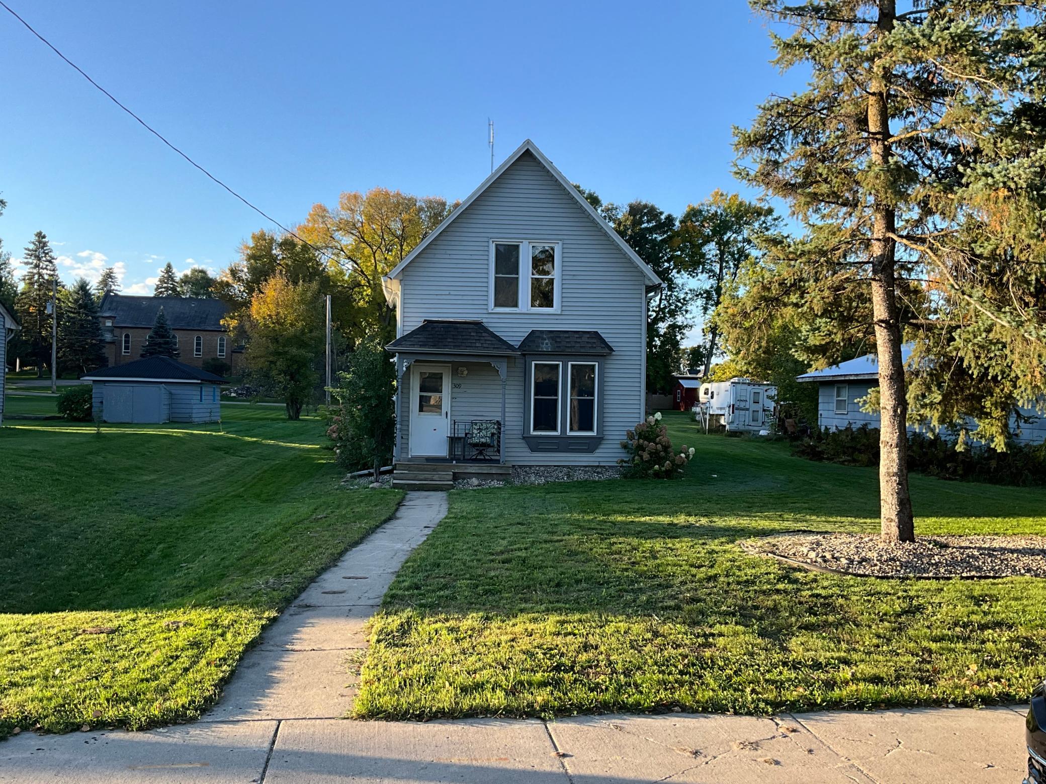 1900 single family home for sale at 309 W Nokomis Street in Osakis, MN — 3 bed, 1 bath (photo 18 of 19)