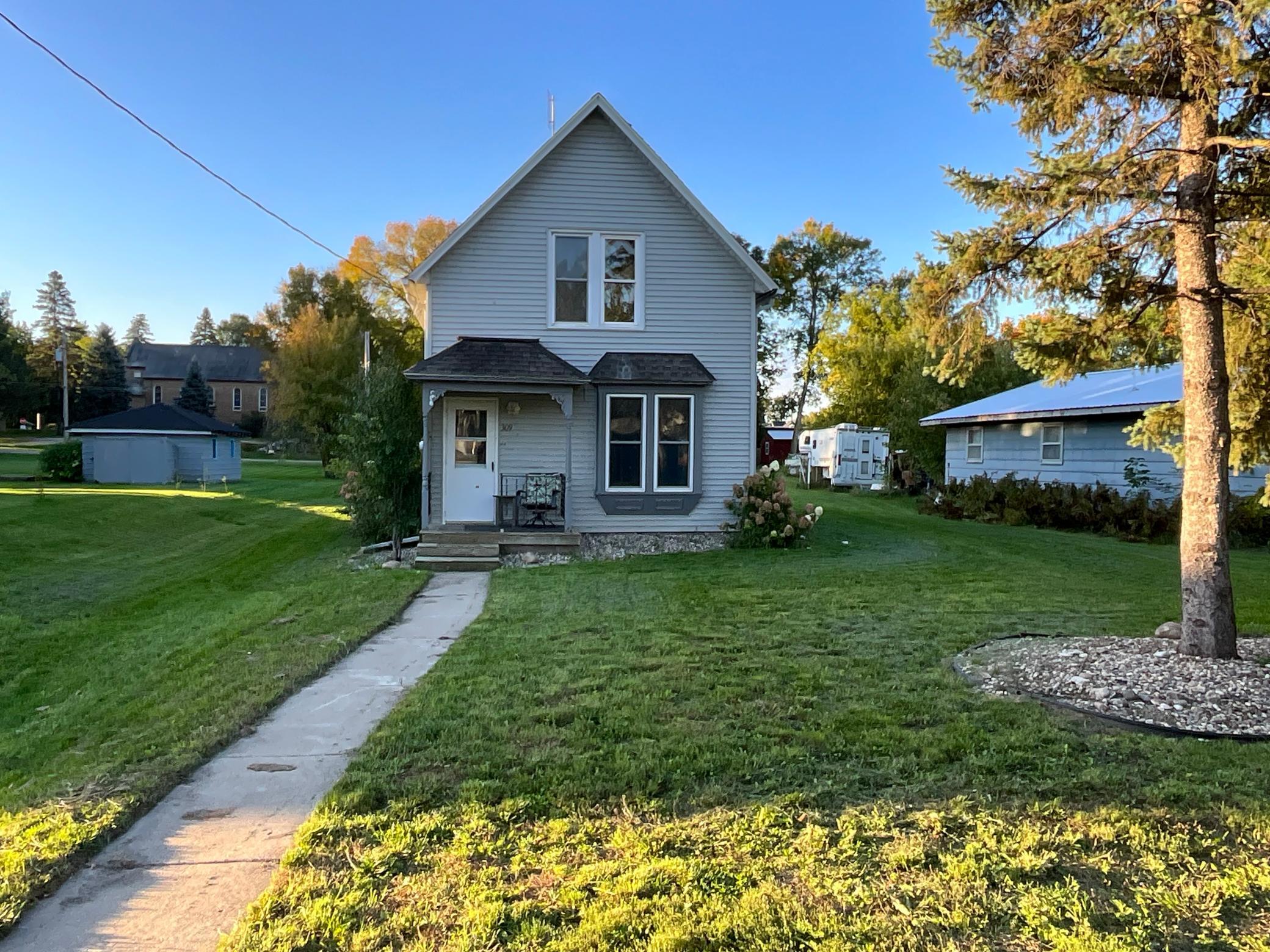 1900 single family home for sale at 309 W Nokomis Street in Osakis, MN — 3 bed, 1 bath (photo 19 of 19)