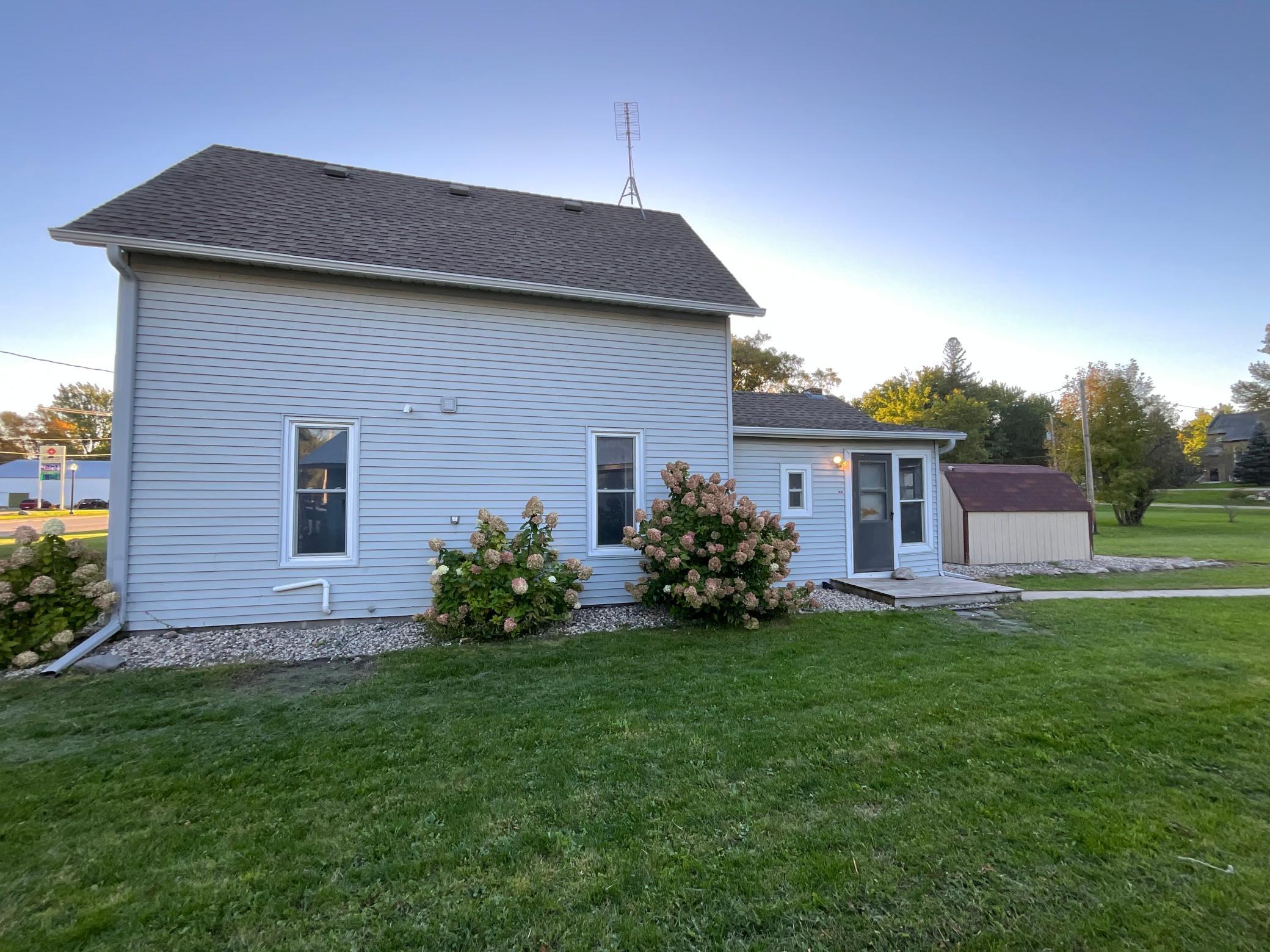 1900 single family home for sale at 309 W Nokomis Street in Osakis, MN — 3 bed, 1 bath (photo 3 of 19)