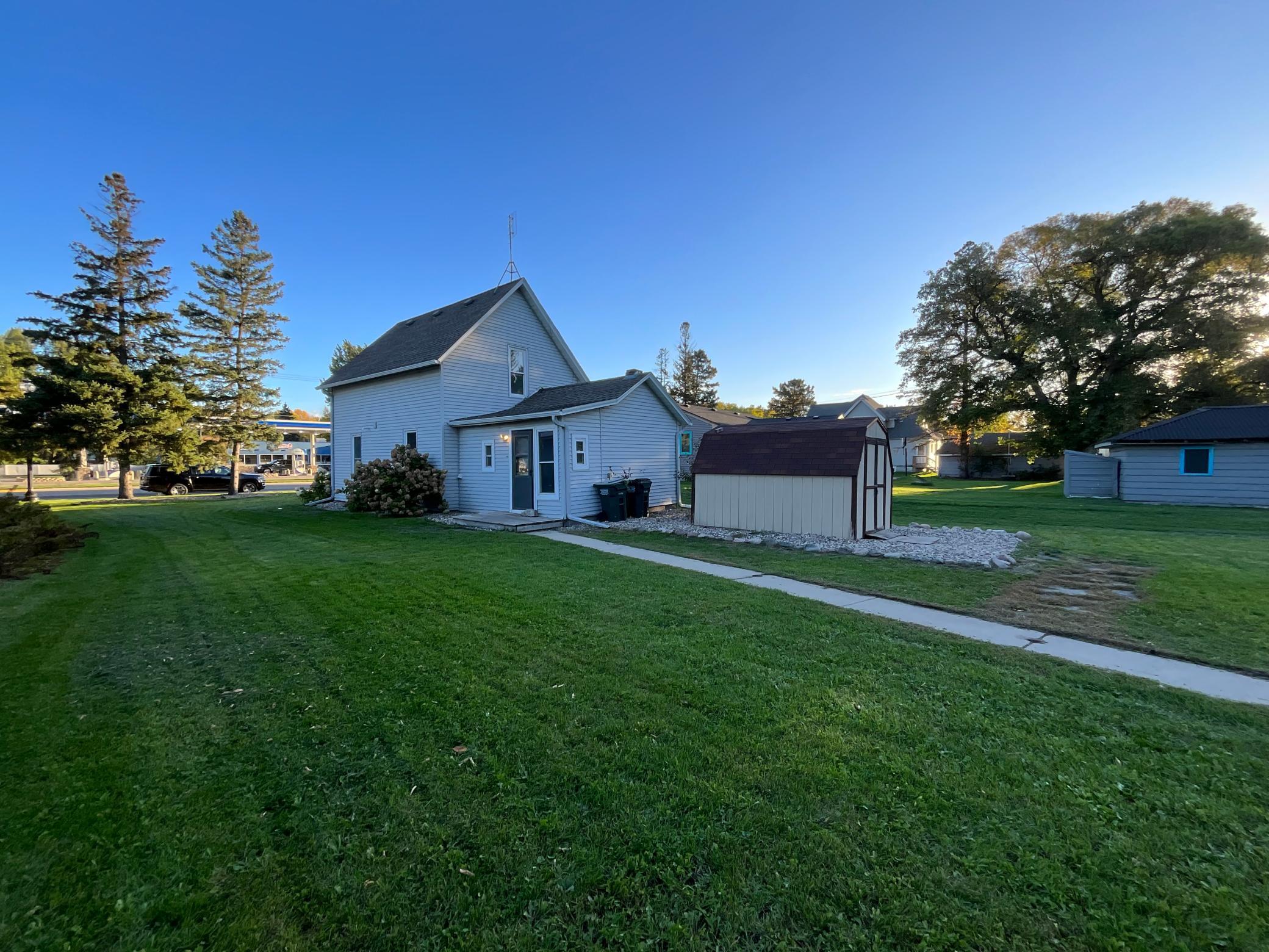 1900 single family home for sale at 309 W Nokomis Street in Osakis, MN — 3 bed, 1 bath (photo 4 of 19)