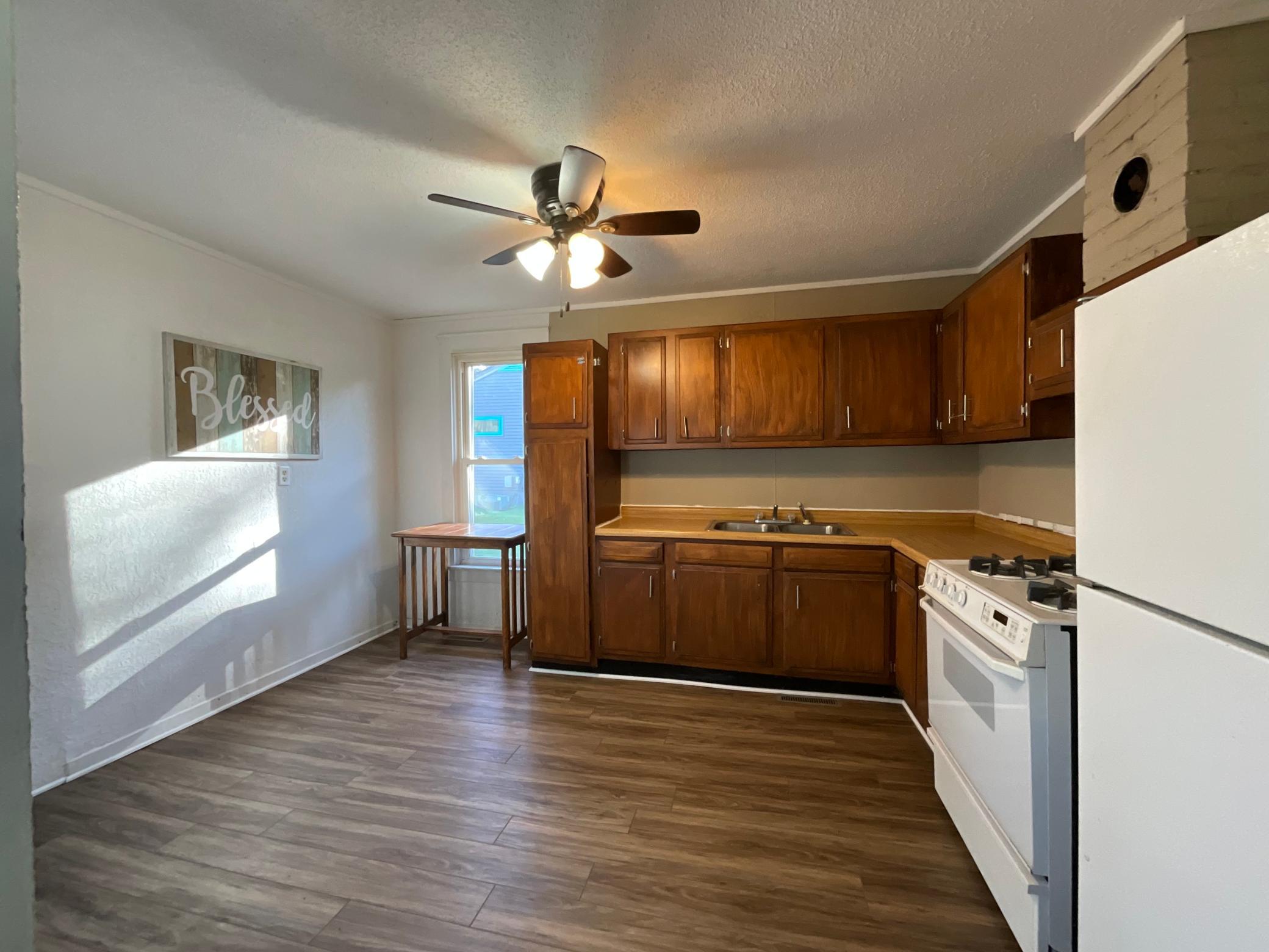 1900 single family home for sale at 309 W Nokomis Street in Osakis, MN — 3 bed, 1 bath (photo 6 of 19)