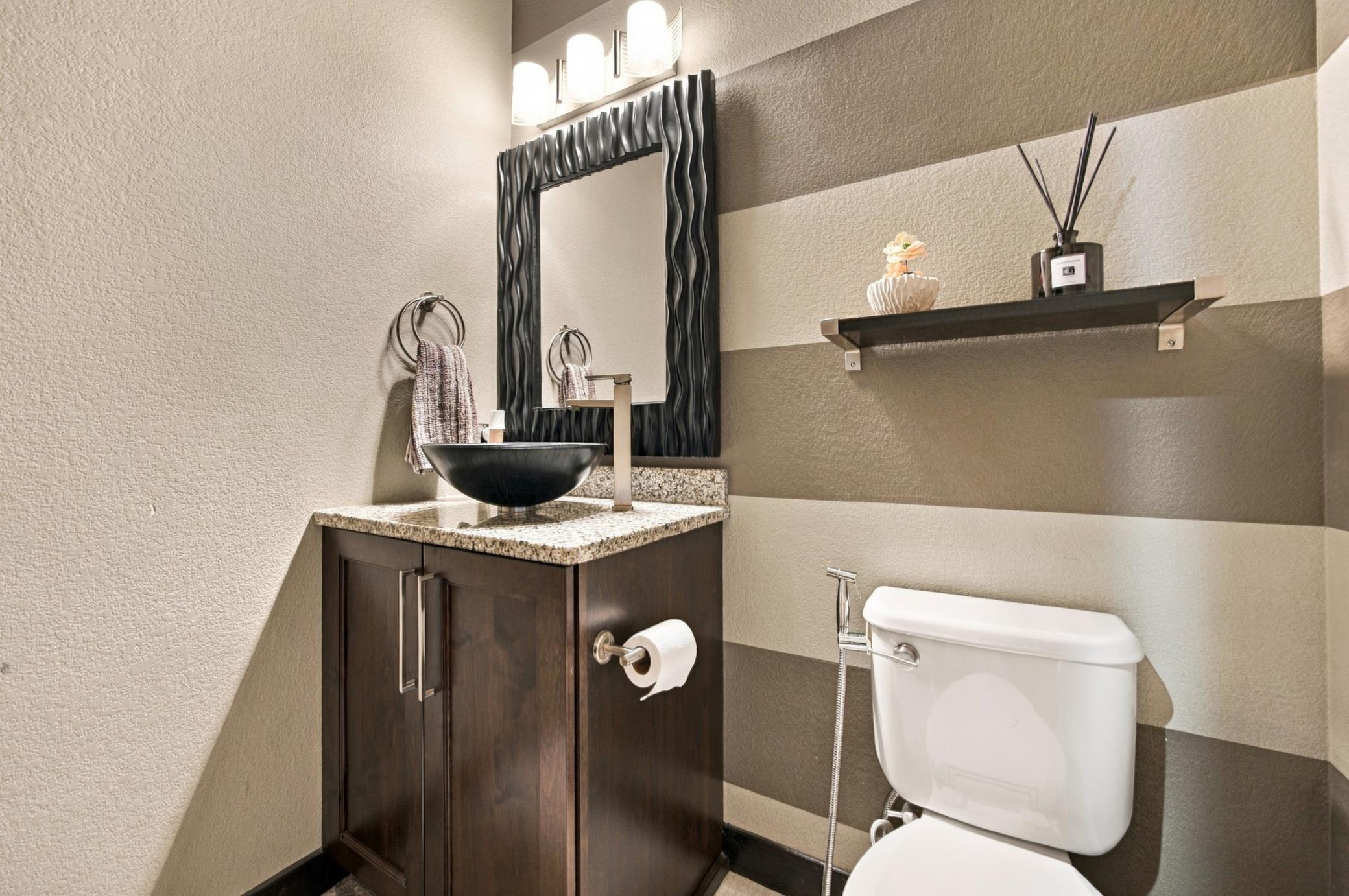 2013 single family home for sale at 1060 49th Terrace W in West Fargo, ND — 7 bed, 5 bath (photo 16 of 57)