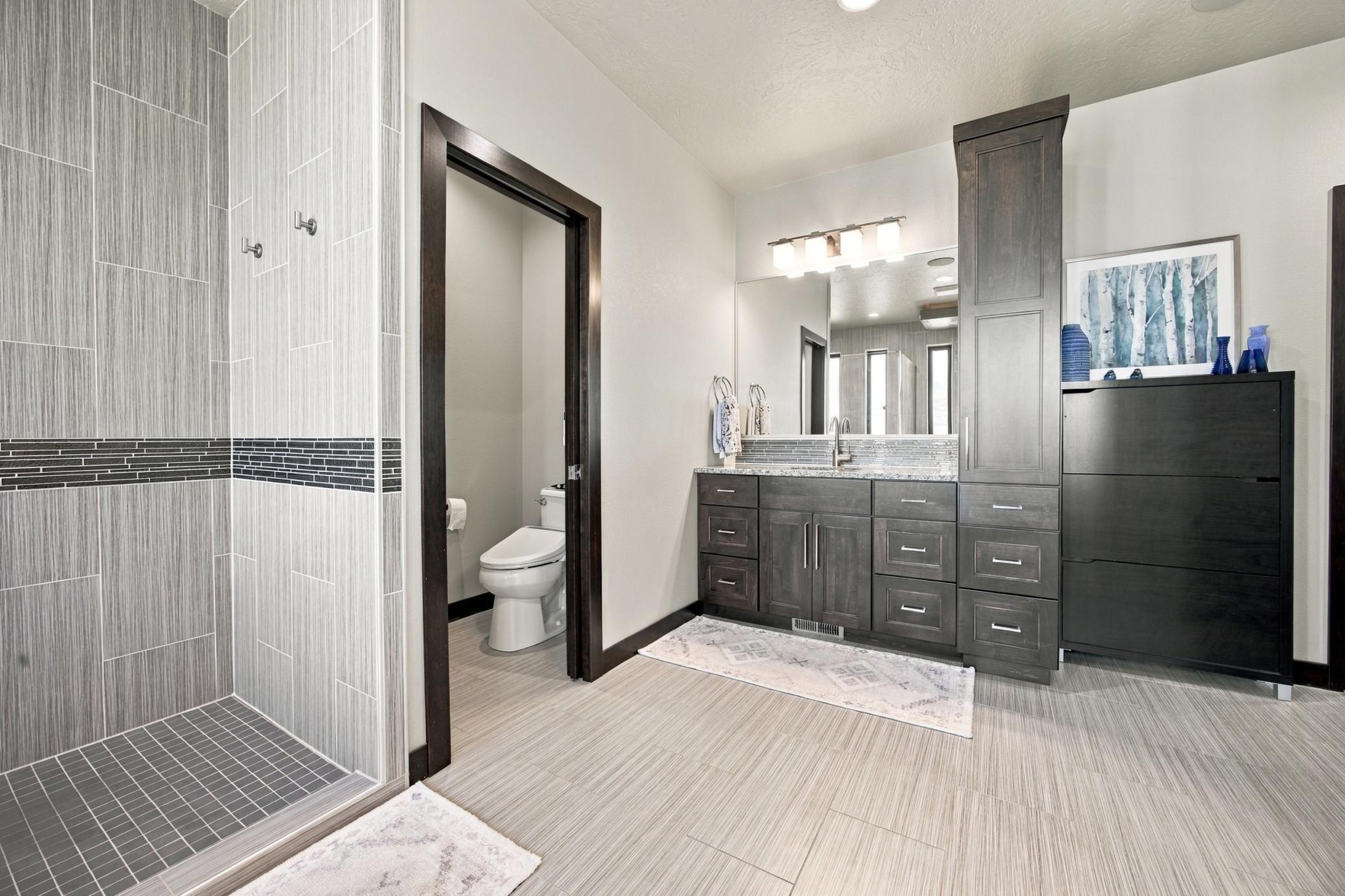 2013 single family home for sale at 1060 49th Terrace W in West Fargo, ND — 7 bed, 5 bath (photo 21 of 57)