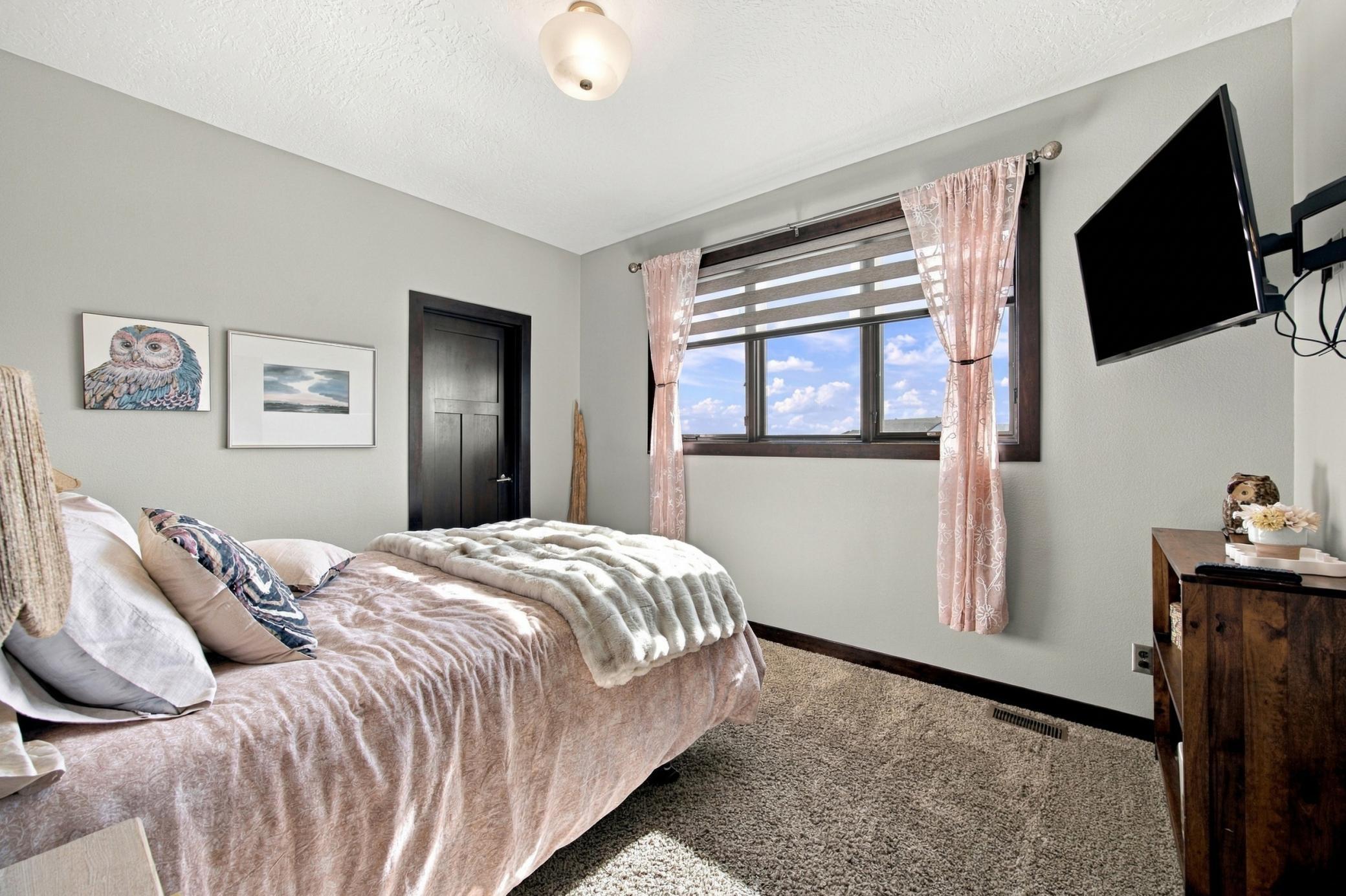 2013 single family home for sale at 1060 49th Terrace W in West Fargo, ND — 7 bed, 5 bath (photo 23 of 57)
