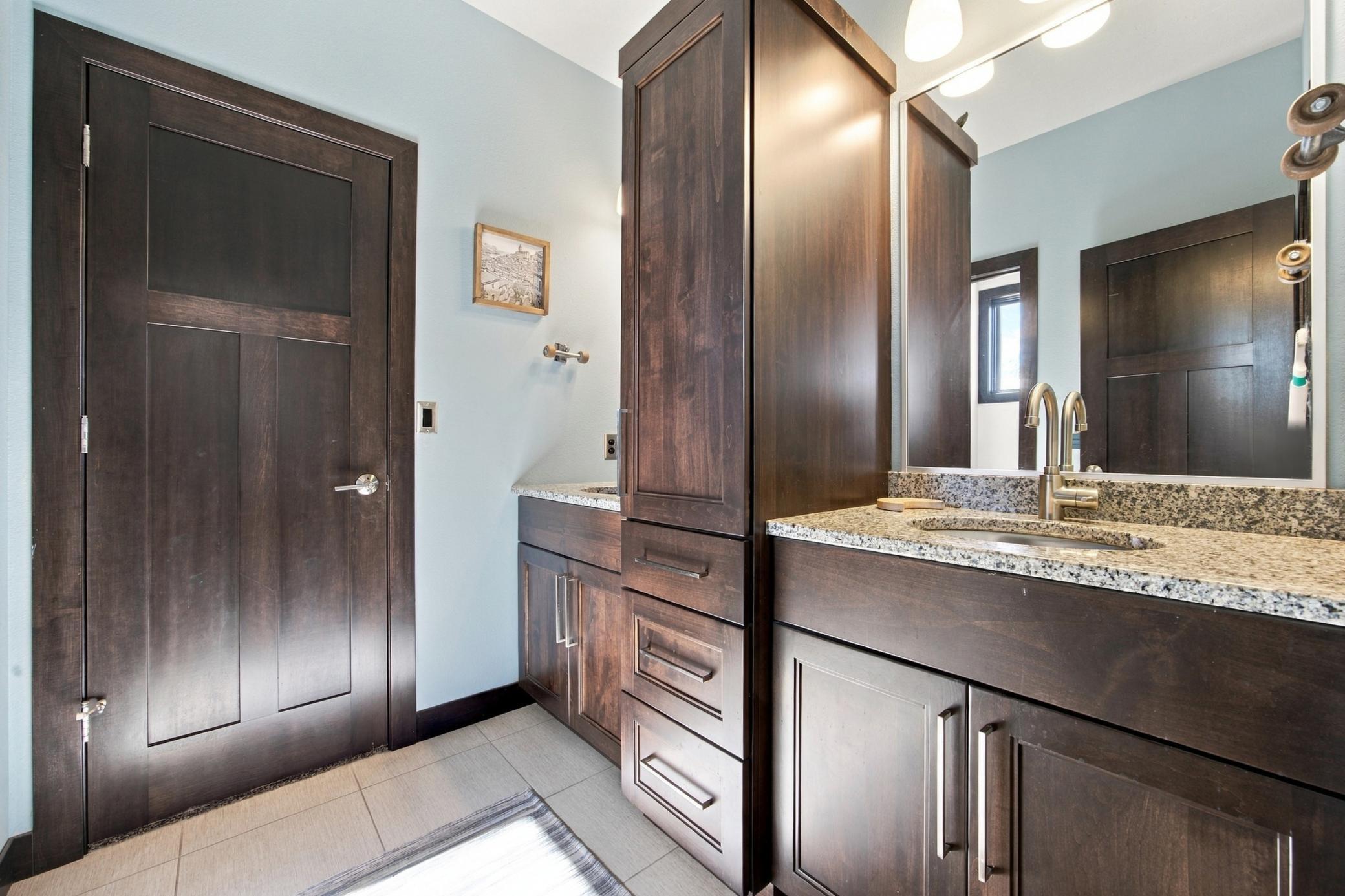 2013 single family home for sale at 1060 49th Terrace W in West Fargo, ND — 7 bed, 5 bath (photo 24 of 57)