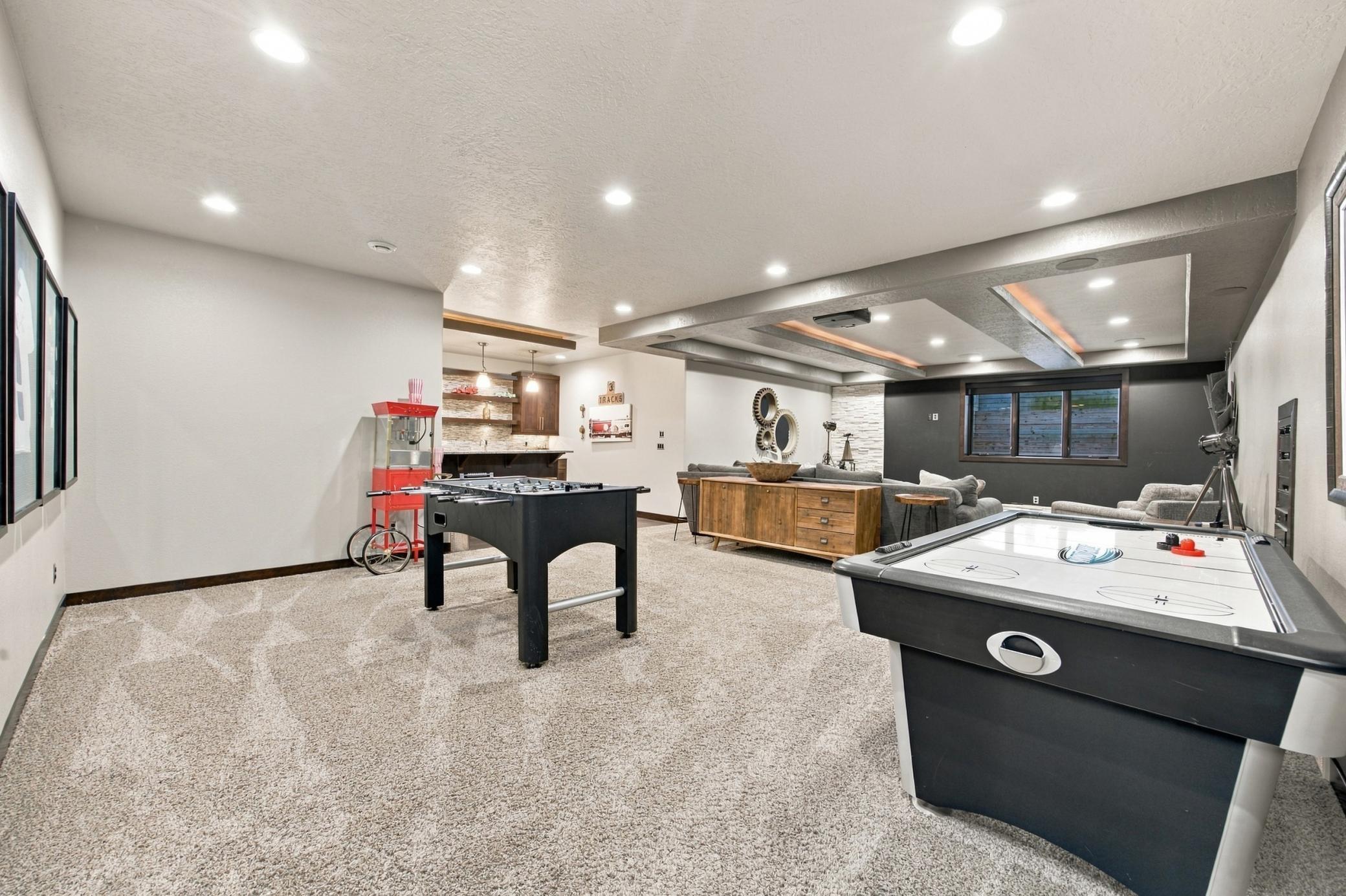 2013 single family home for sale at 1060 49th Terrace W in West Fargo, ND — 7 bed, 5 bath (photo 30 of 57)