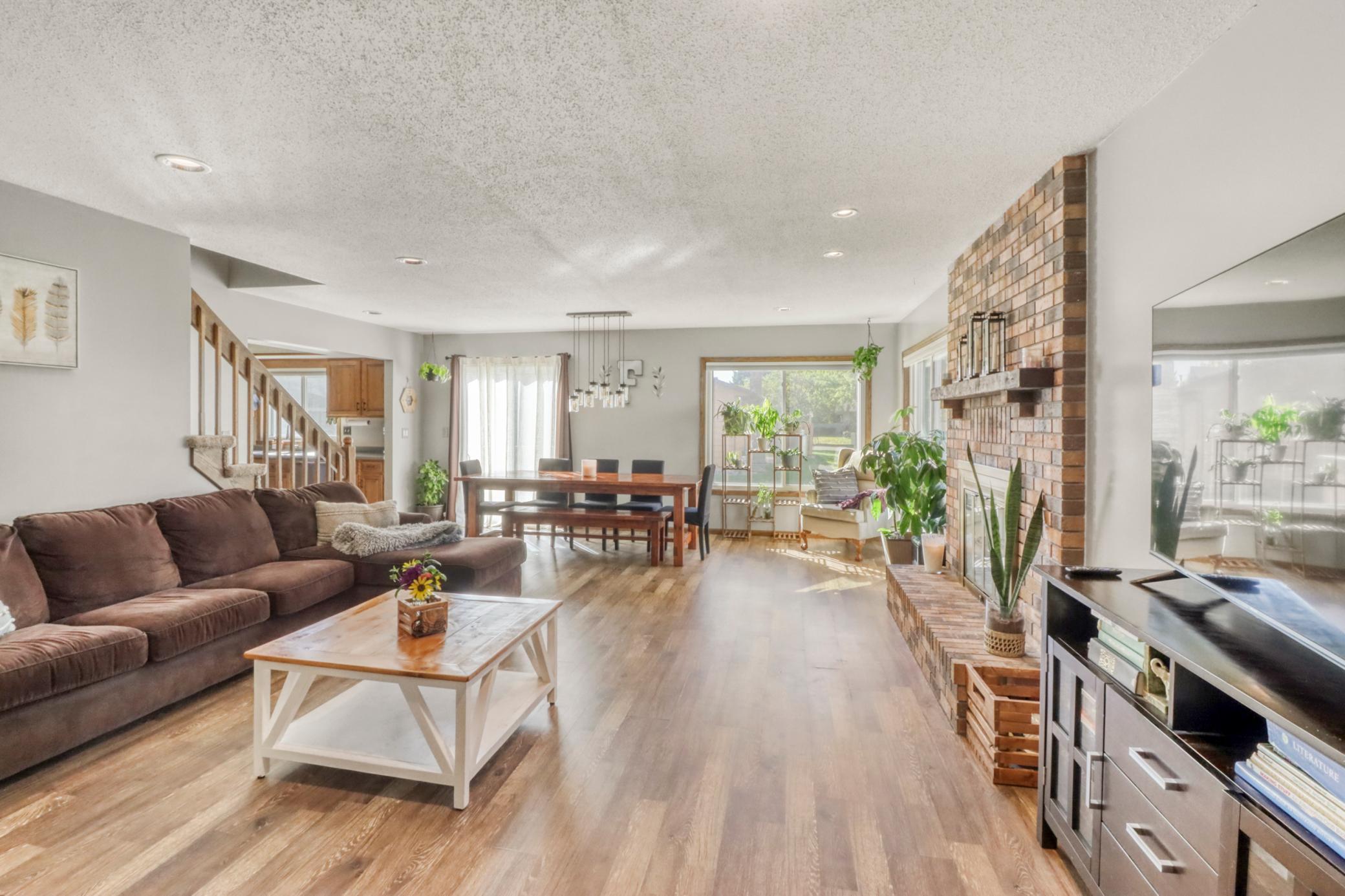 1985 twin home for sale at 2306 26 1/2 Court S in Fargo, ND — 3 bed, 3 bath (photo 2 of 47)