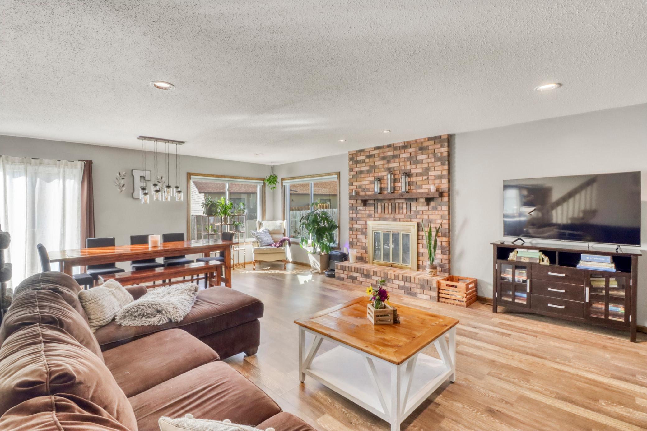 1985 twin home for sale at 2306 26 1/2 Court S in Fargo, ND — 3 bed, 3 bath (photo 11 of 47)