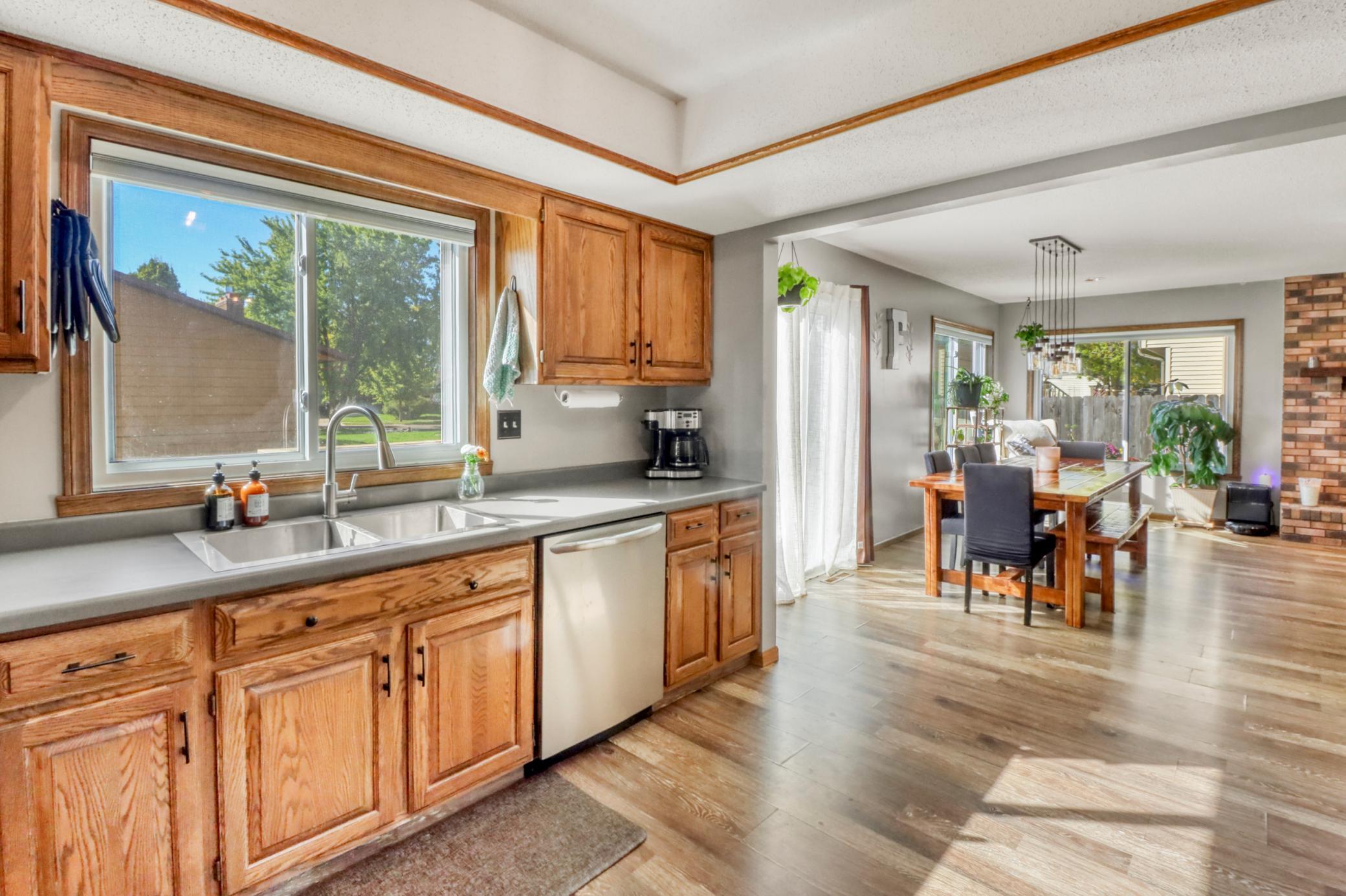 1985 twin home for sale at 2306 26 1/2 Court S in Fargo, ND — 3 bed, 3 bath (photo 16 of 47)