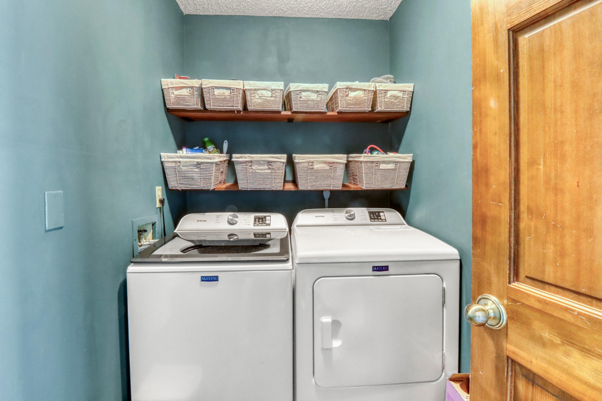 1985 twin home for sale at 2306 26 1/2 Court S in Fargo, ND — 3 bed, 3 bath (photo 20 of 47)