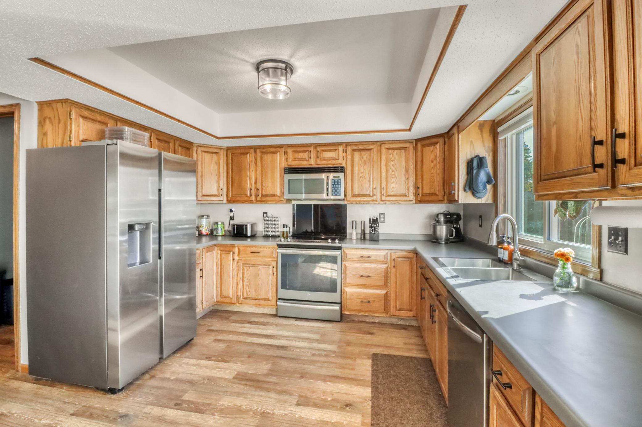 1985 twin home for sale at 2306 26 1/2 Court S in Fargo, ND — 3 bed, 3 bath (photo 3 of 47)