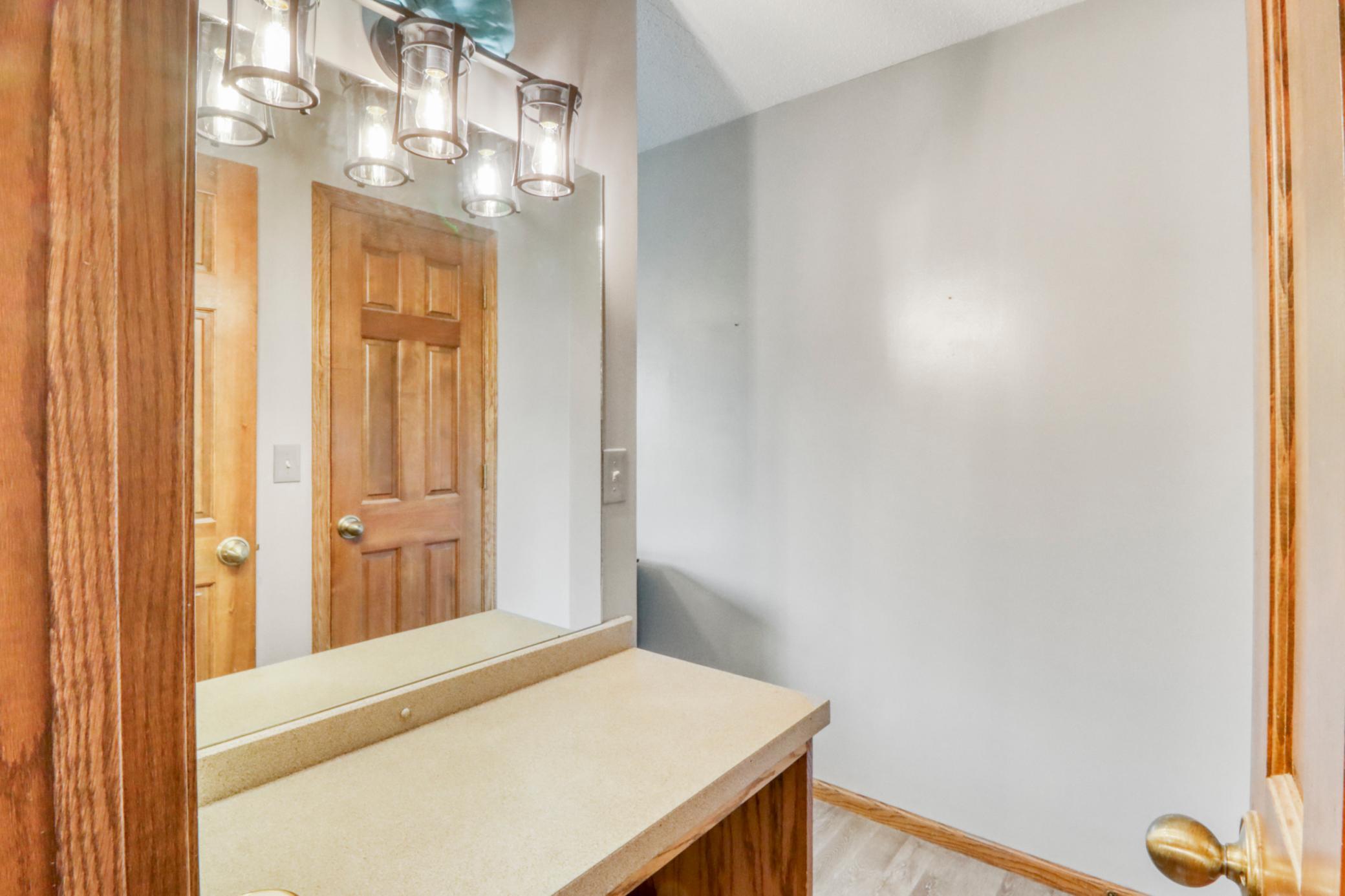 1985 twin home for sale at 2306 26 1/2 Court S in Fargo, ND — 3 bed, 3 bath (photo 26 of 47)