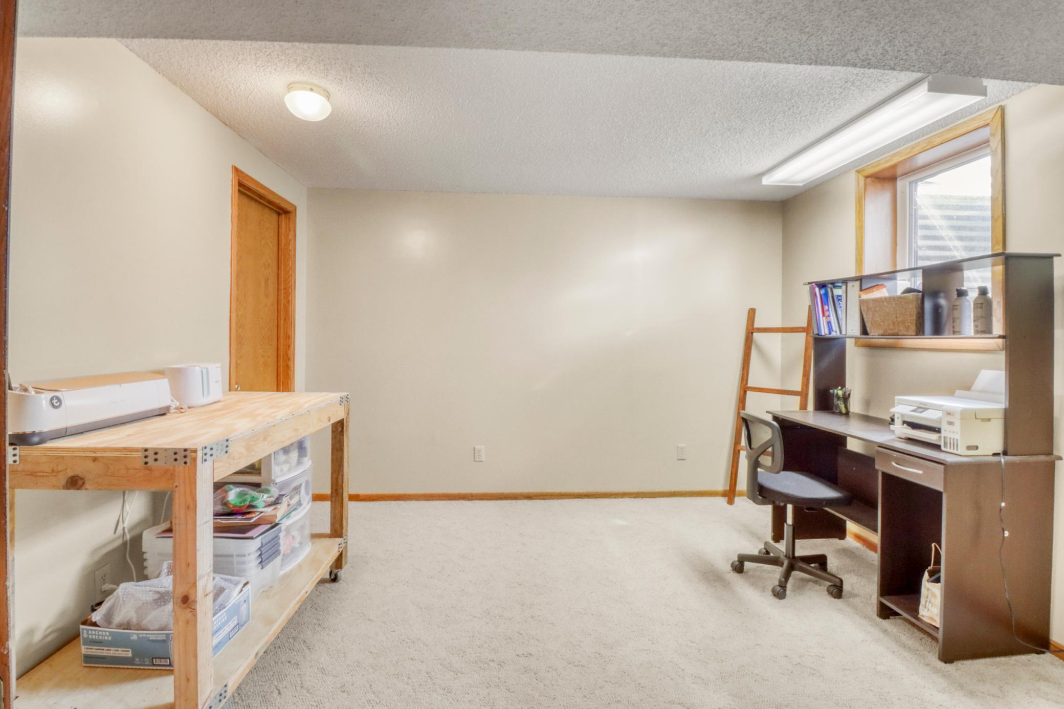 1985 twin home for sale at 2306 26 1/2 Court S in Fargo, ND — 3 bed, 3 bath (photo 32 of 47)