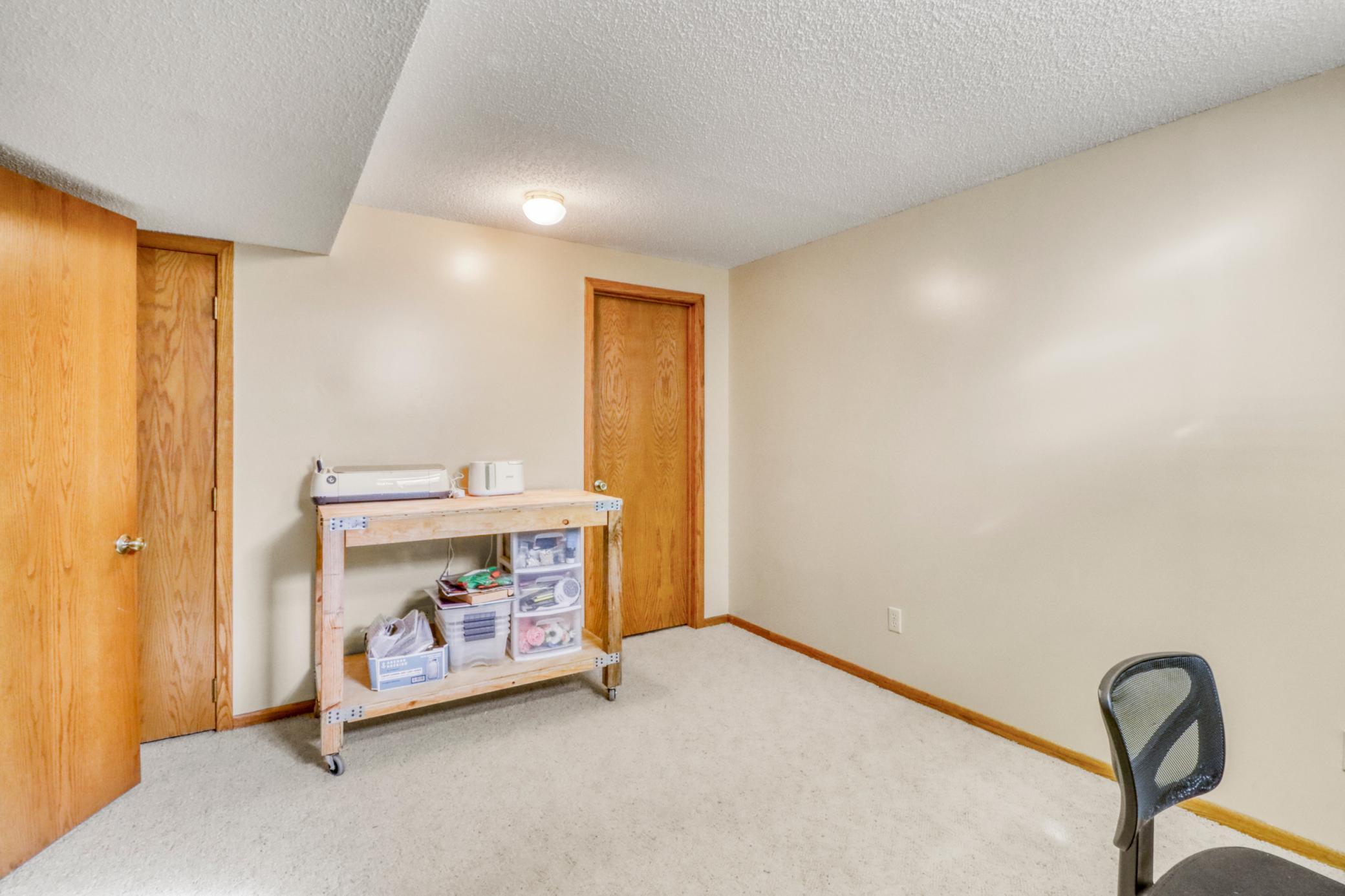 1985 twin home for sale at 2306 26 1/2 Court S in Fargo, ND — 3 bed, 3 bath (photo 33 of 47)