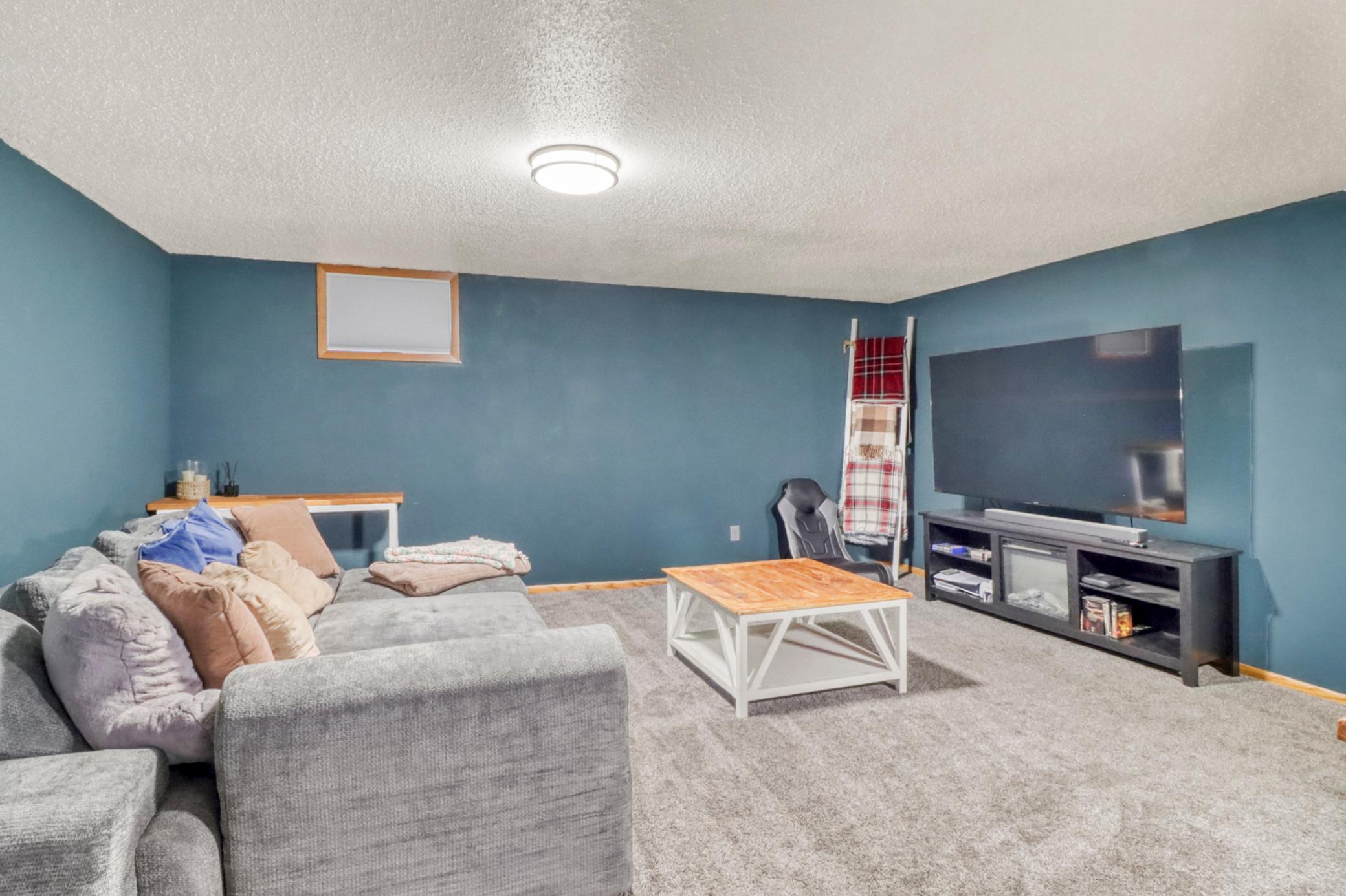 1985 twin home for sale at 2306 26 1/2 Court S in Fargo, ND — 3 bed, 3 bath (photo 36 of 47)
