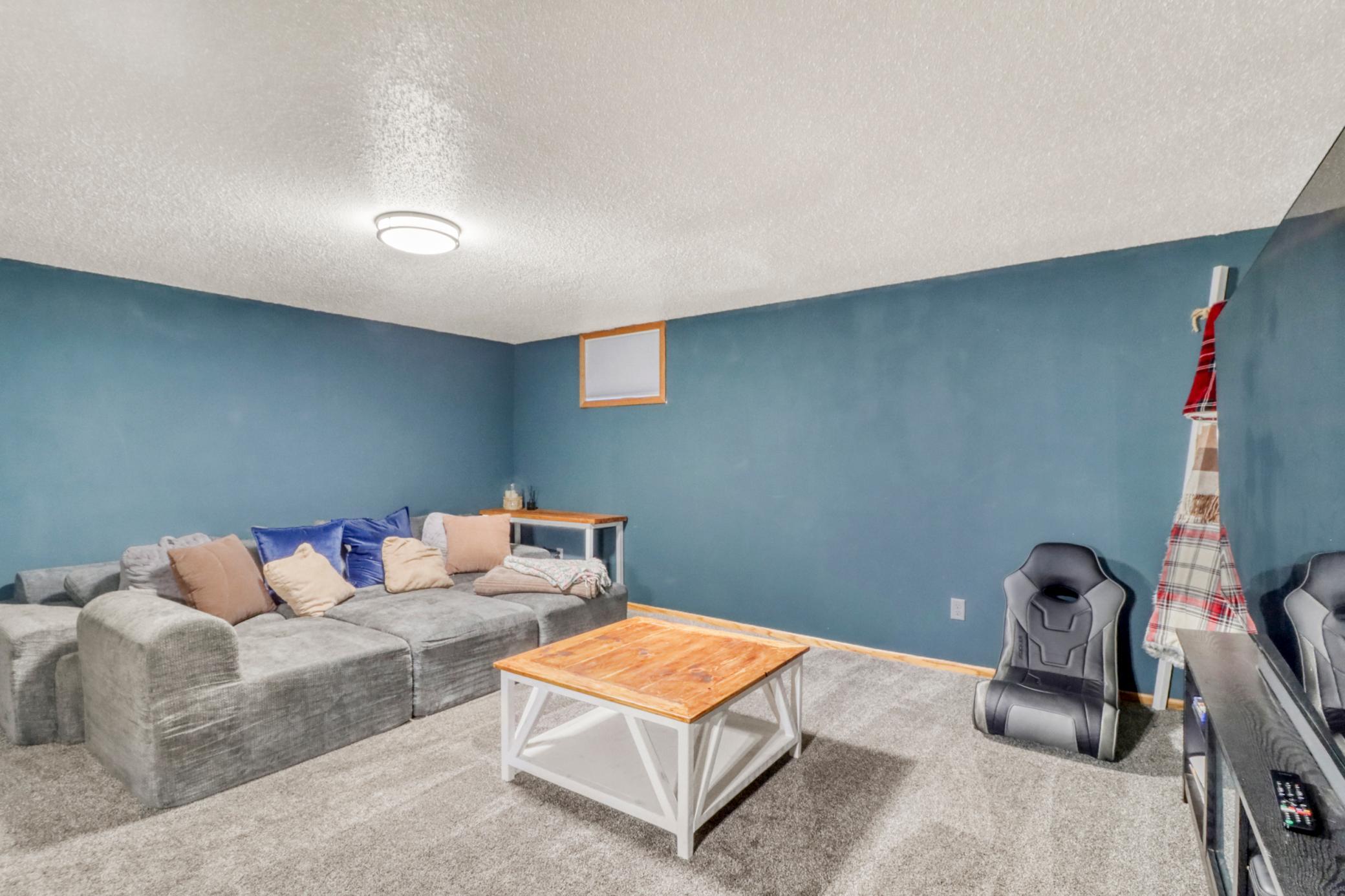 1985 twin home for sale at 2306 26 1/2 Court S in Fargo, ND — 3 bed, 3 bath (photo 37 of 47)