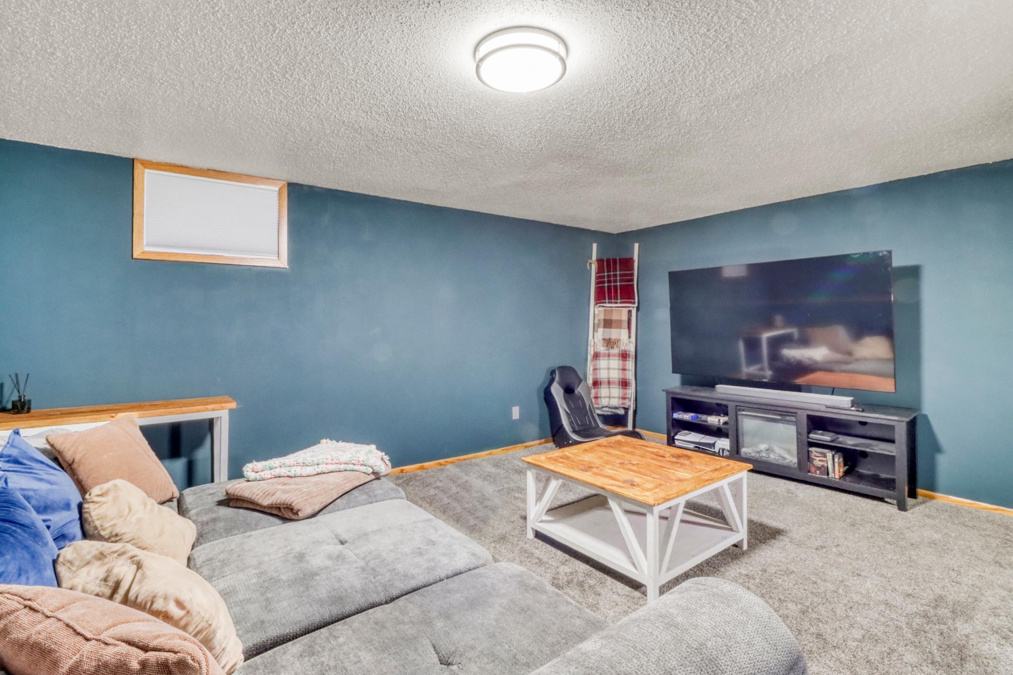 1985 twin home for sale at 2306 26 1/2 Court S in Fargo, ND — 3 bed, 3 bath (photo 38 of 47)
