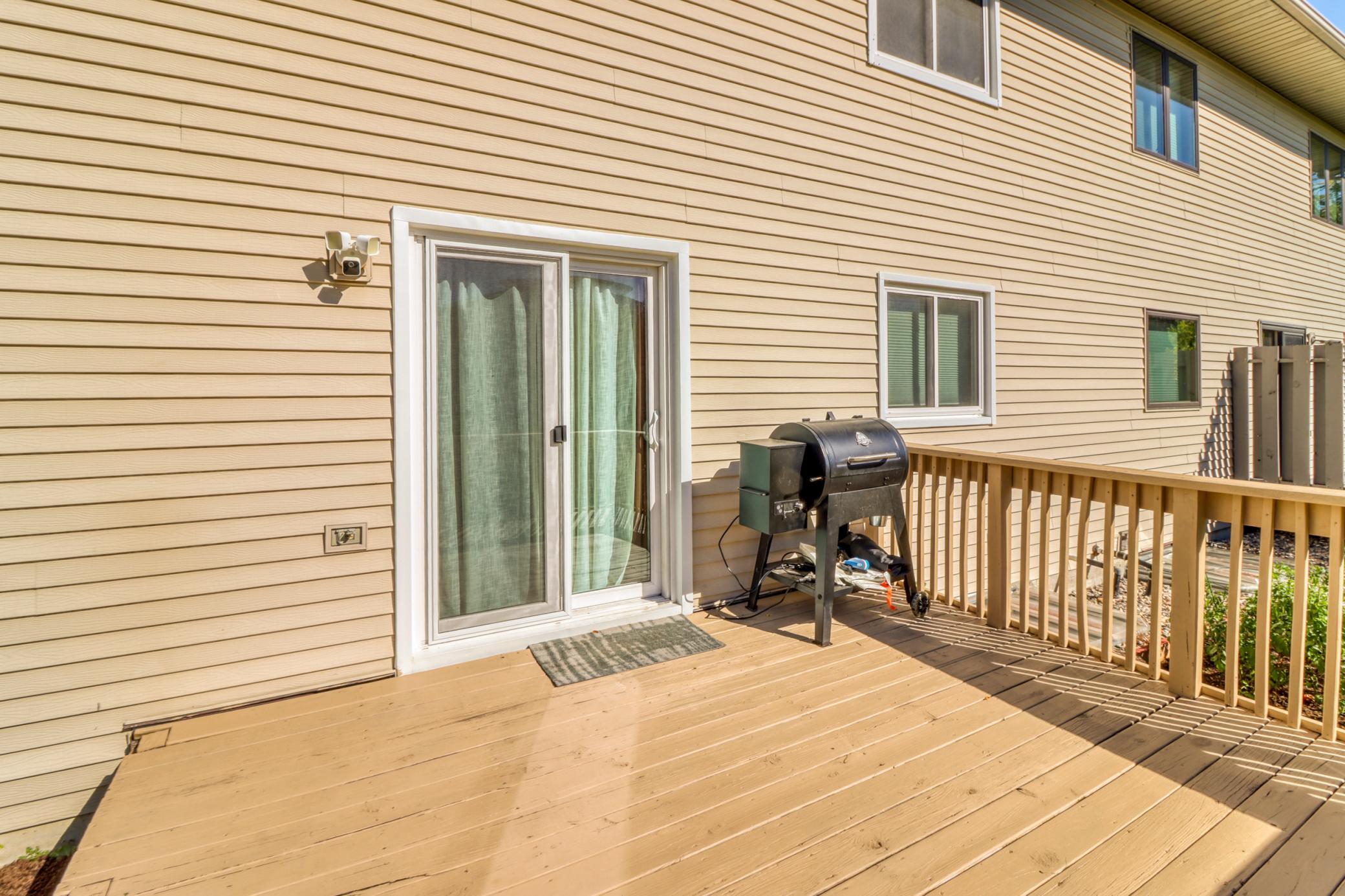 1985 twin home for sale at 2306 26 1/2 Court S in Fargo, ND — 3 bed, 3 bath (photo 40 of 47)