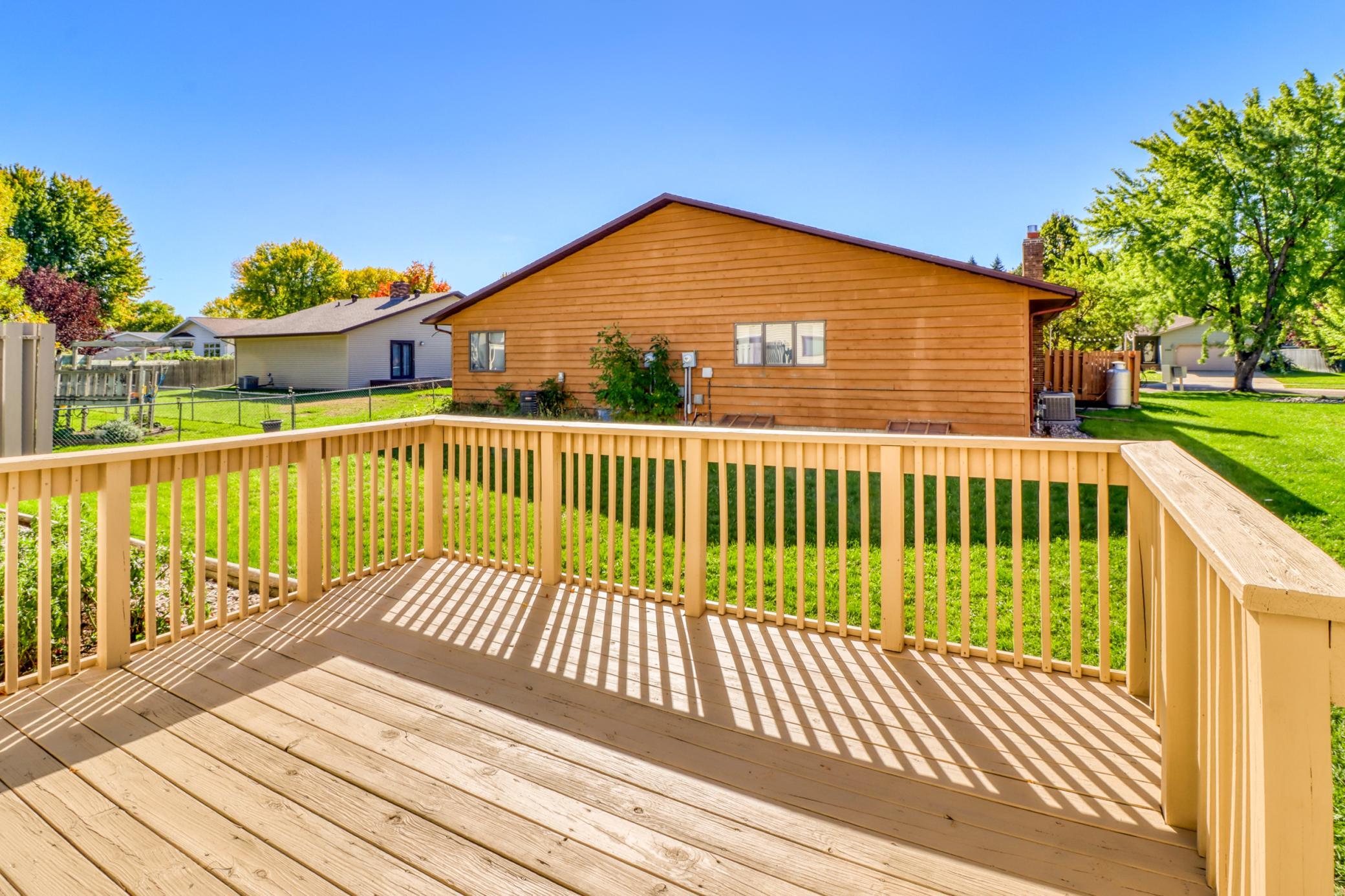 1985 twin home for sale at 2306 26 1/2 Court S in Fargo, ND — 3 bed, 3 bath (photo 41 of 47)