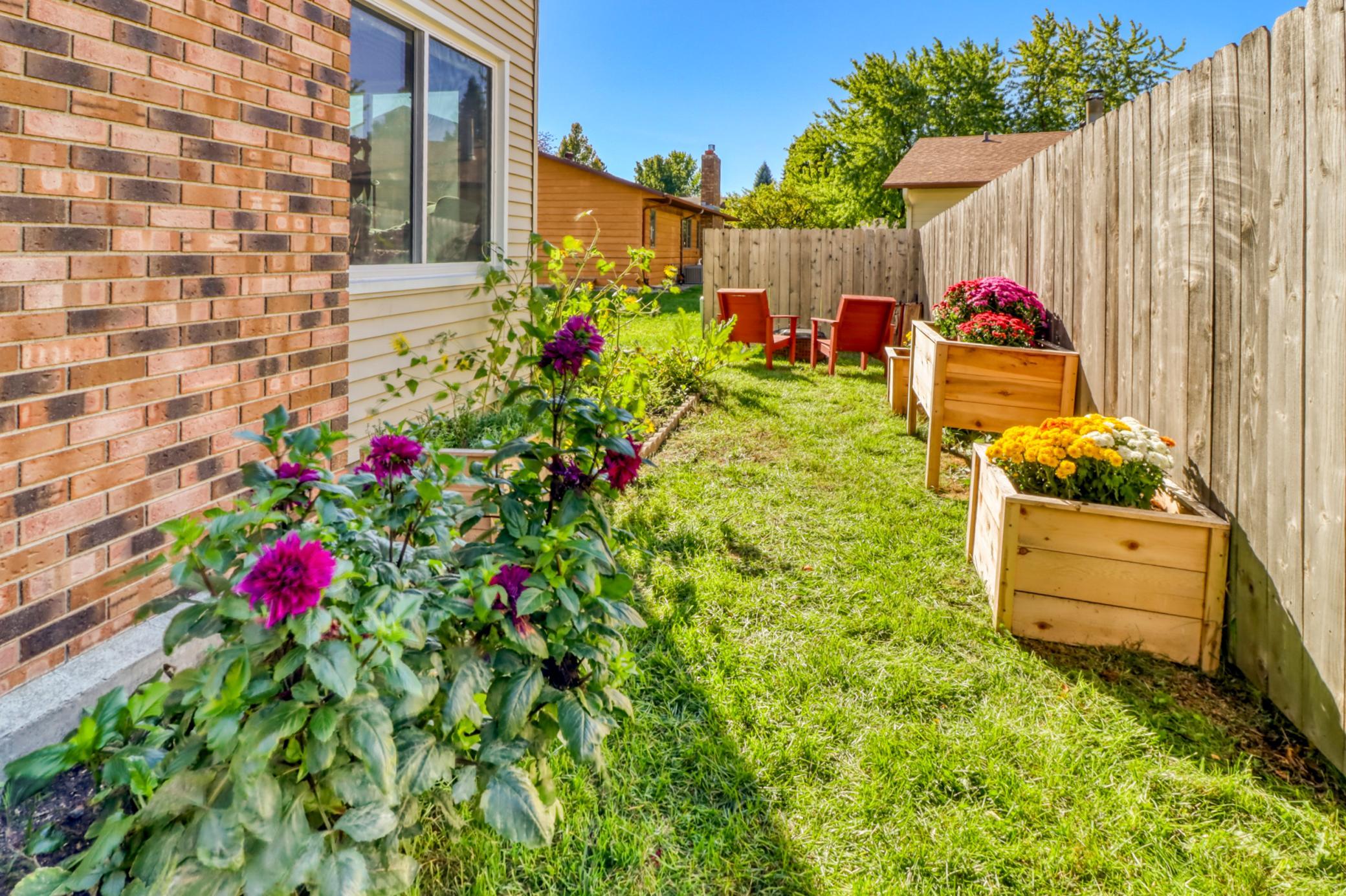 1985 twin home for sale at 2306 26 1/2 Court S in Fargo, ND — 3 bed, 3 bath (photo 42 of 47)