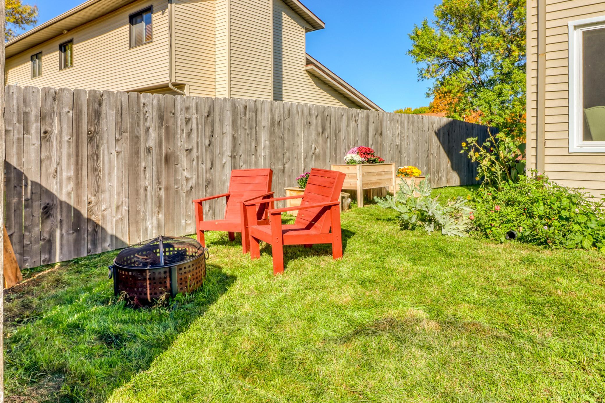 1985 twin home for sale at 2306 26 1/2 Court S in Fargo, ND — 3 bed, 3 bath (photo 44 of 47)