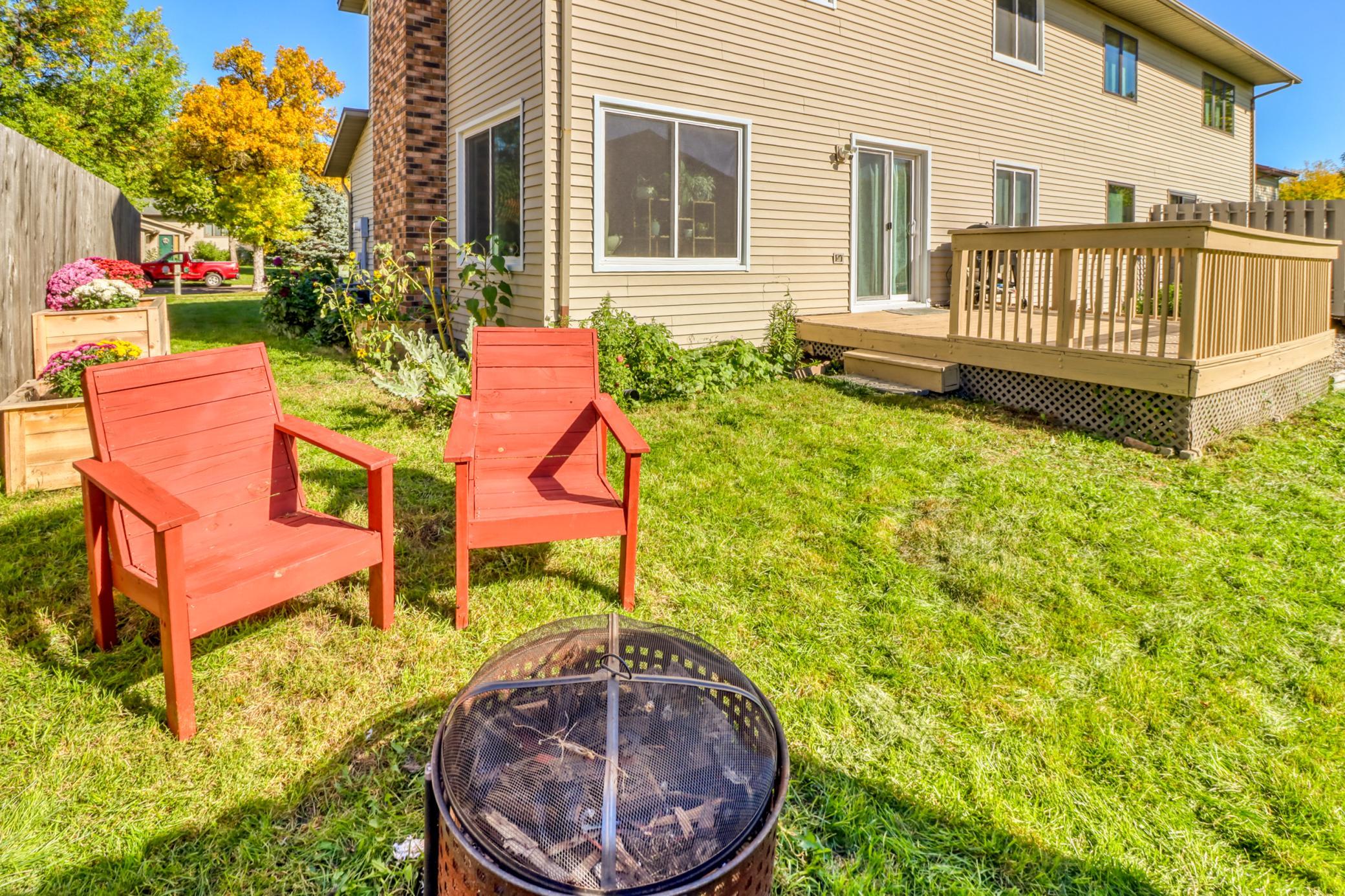 1985 twin home for sale at 2306 26 1/2 Court S in Fargo, ND — 3 bed, 3 bath (photo 45 of 47)