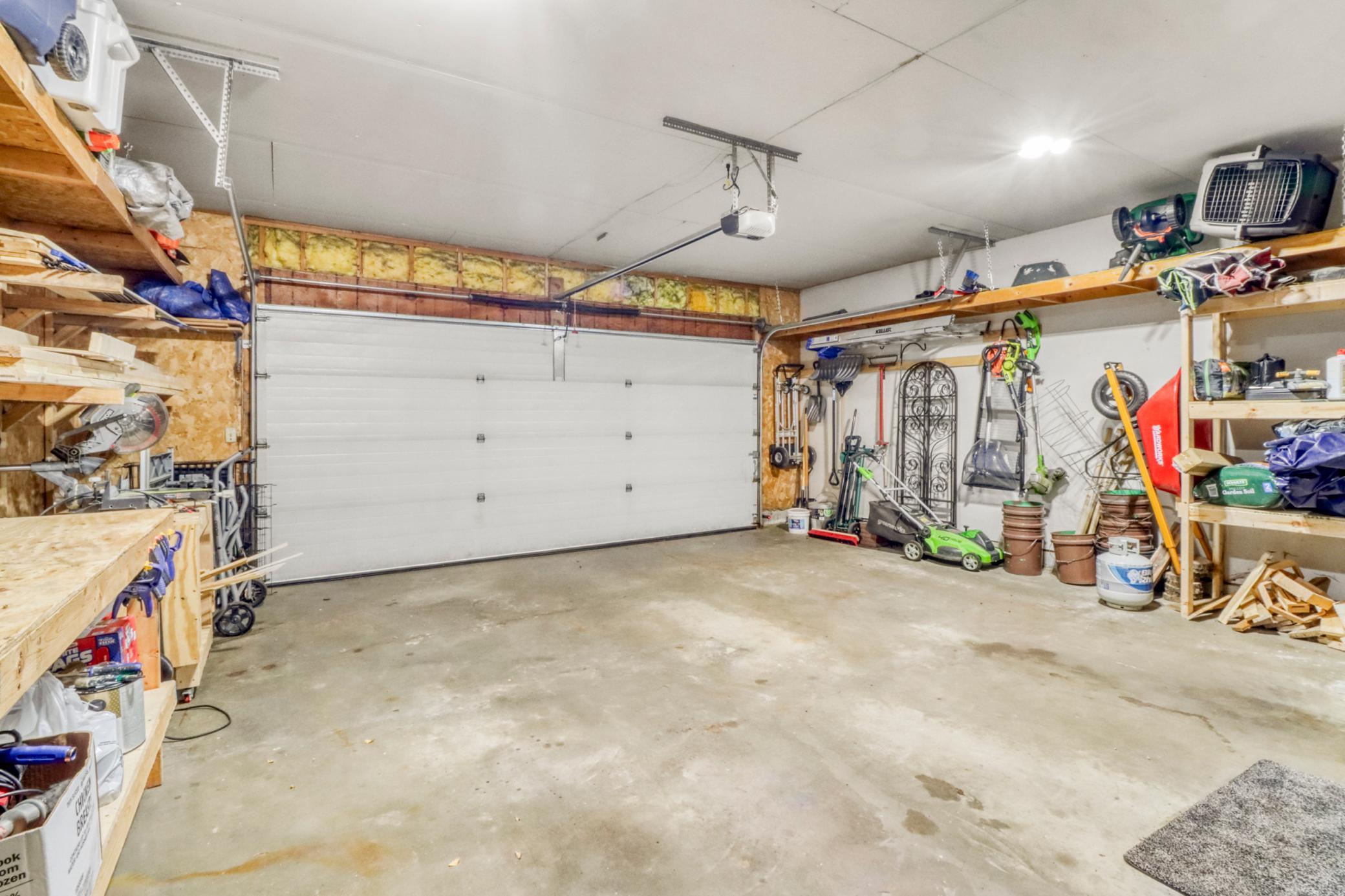 1985 twin home for sale at 2306 26 1/2 Court S in Fargo, ND — 3 bed, 3 bath (photo 46 of 47)