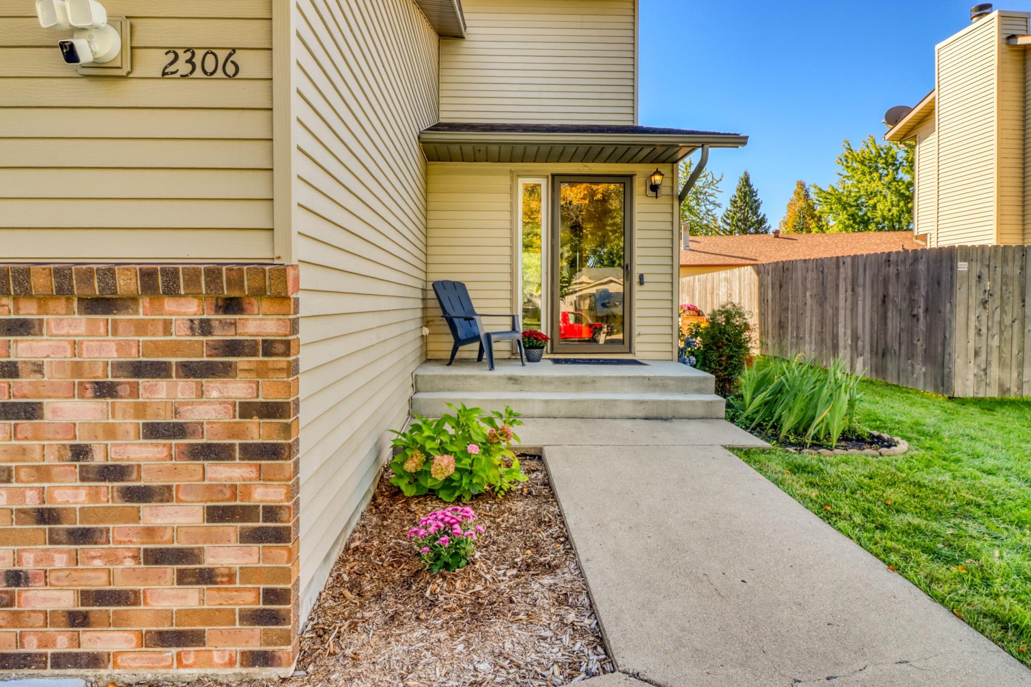 1985 twin home for sale at 2306 26 1/2 Court S in Fargo, ND — 3 bed, 3 bath (photo 7 of 47)
