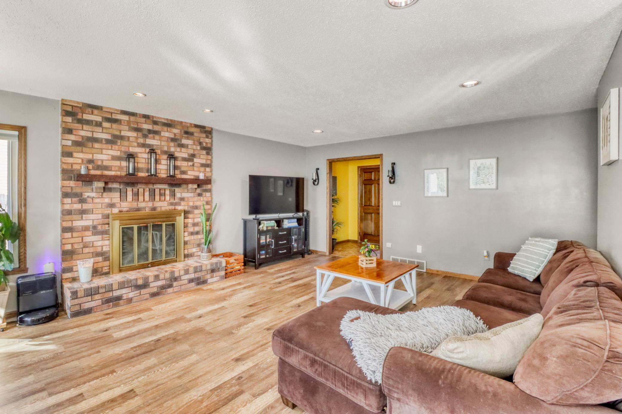 1985 twin home for sale at 2306 26 1/2 Court S in Fargo, ND — 3 bed, 3 bath (photo 10 of 47)