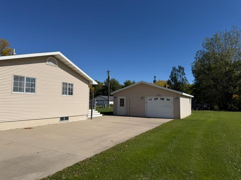 1965 single family home for sale at 506 2nd Street in Wolverton, MN — 2 bed, 1 bath (photo 3 of 59)